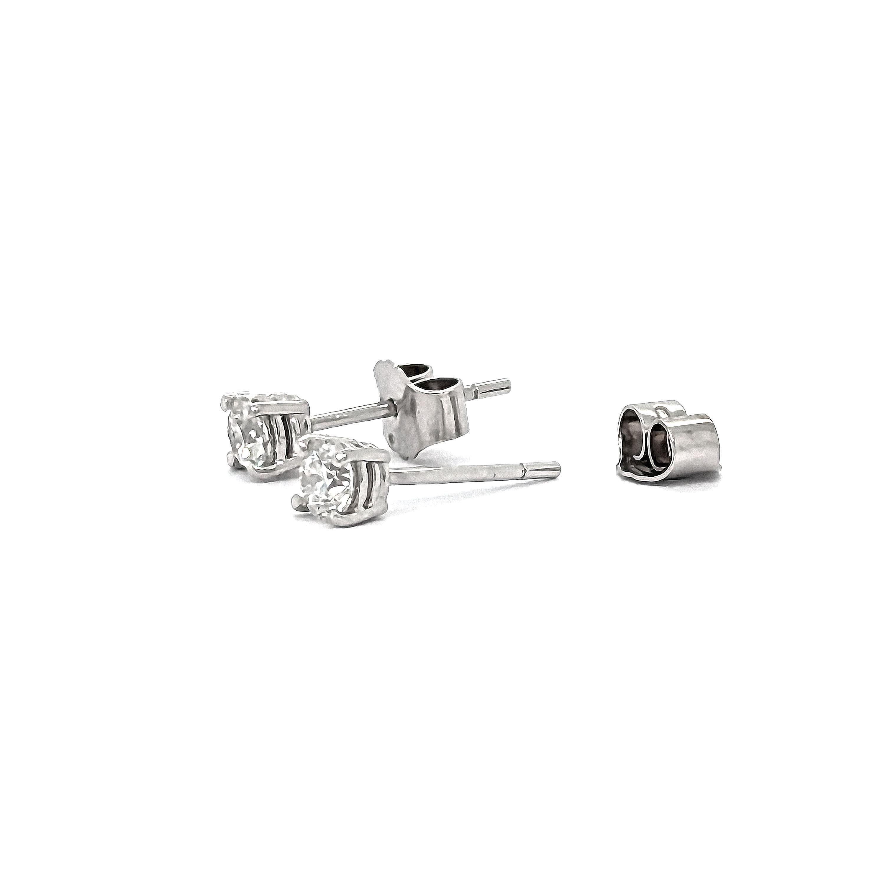 Modern Diamond And White Gold Stud Earrings, 0.52 Carats For Sale 3
