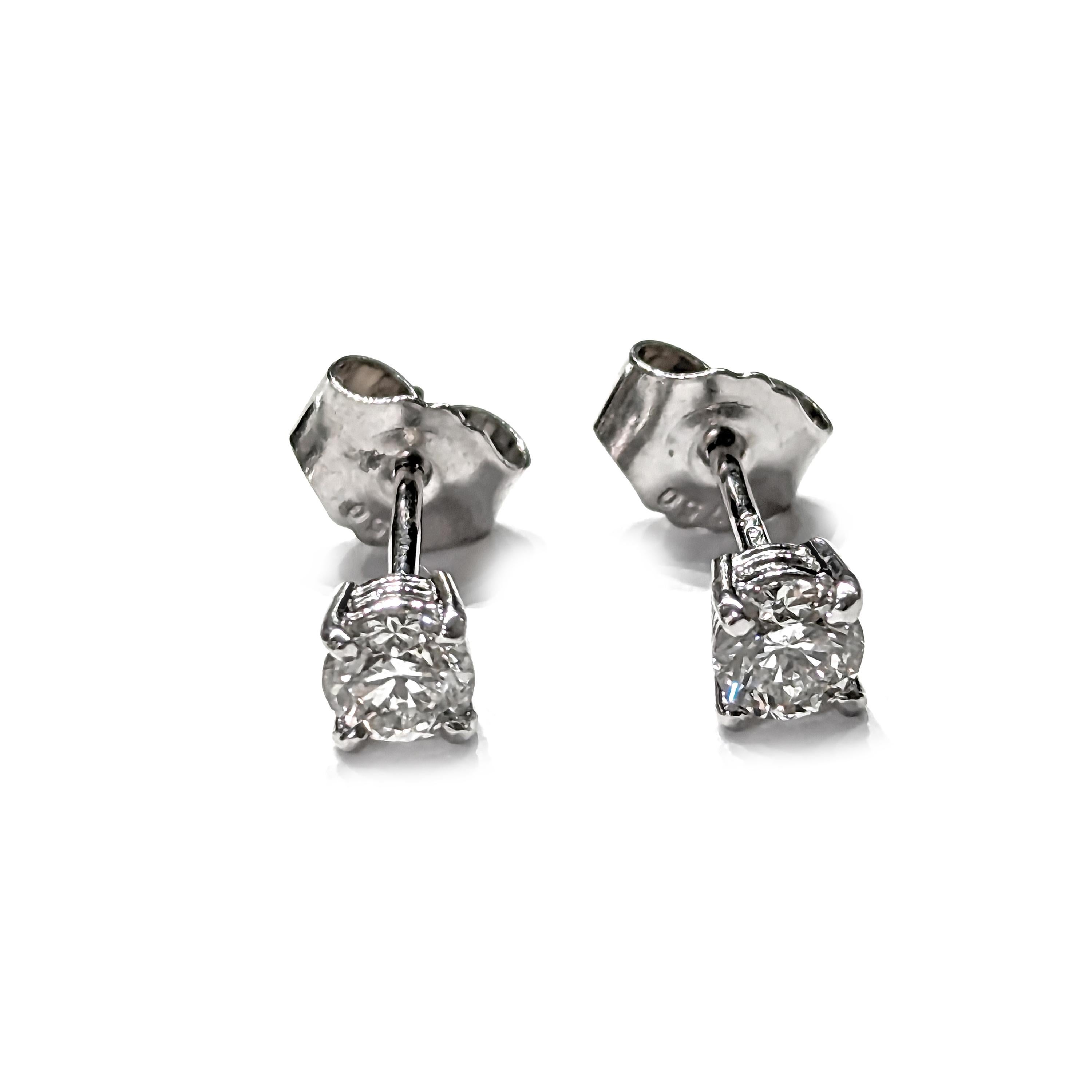 Modern Diamond And White Gold Stud Earrings, 0.52 Carats For Sale 5