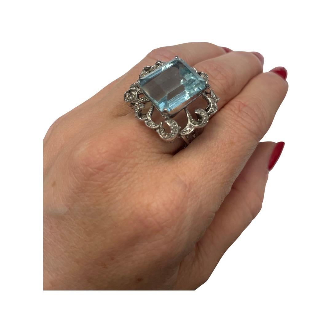 Modern Diamond Aquamarine Ring in 14k White Gold For Sale 1