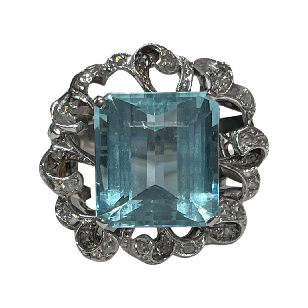 Modern Diamond Aquamarine Ring in 14k White Gold For Sale 2