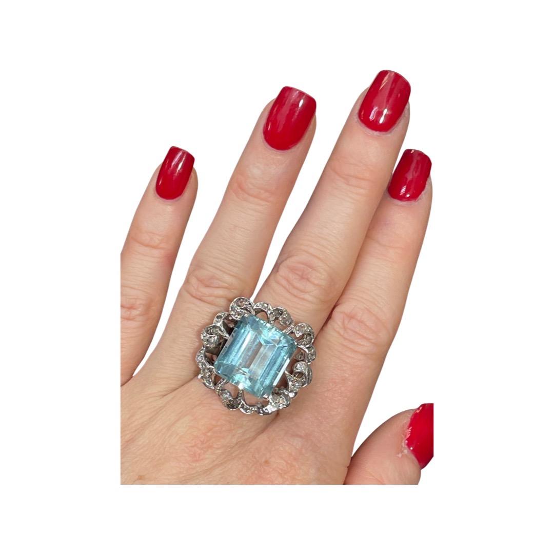 Modern Diamond Aquamarine Ring in 14k White Gold For Sale 4