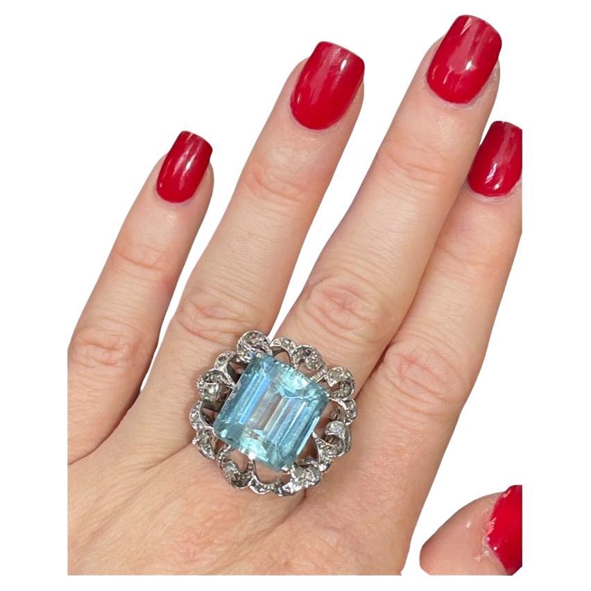 Modern Diamond Aquamarine Ring in 14k White Gold For Sale