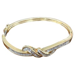 Modern Diamond Baguette Latched Hinged 18 Karat Yellow Gold Bangle Bracelet Modern Diamond Baguette Latched Hinged 18 Karat Yellow Gold Bangle Bracelet
