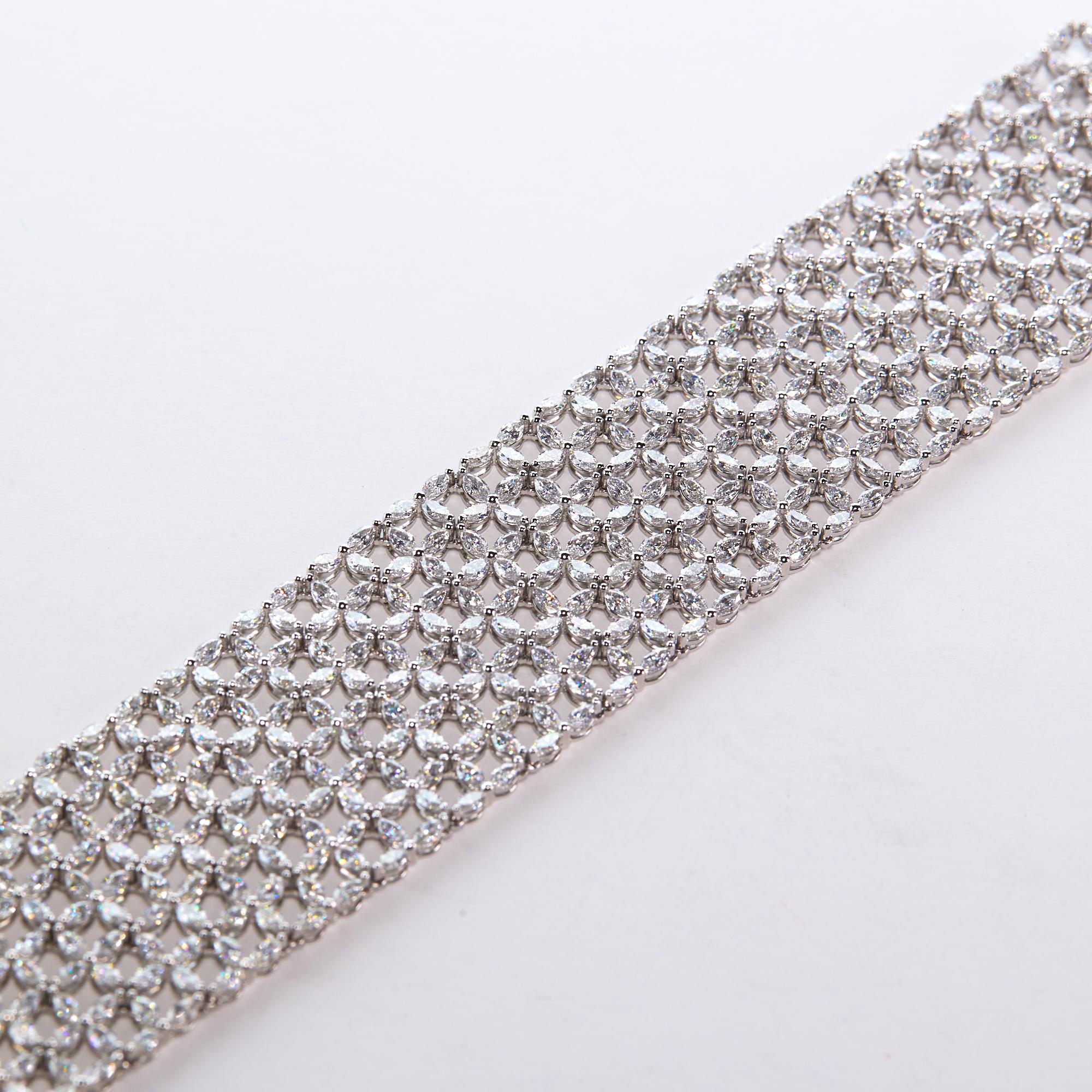 Modern Diamond Bracelet In New Condition For Sale In Palm Desert, CA