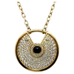 Collier pendentif moderne amulette en or jaune 18 carats avec diamants cabochons et onyx