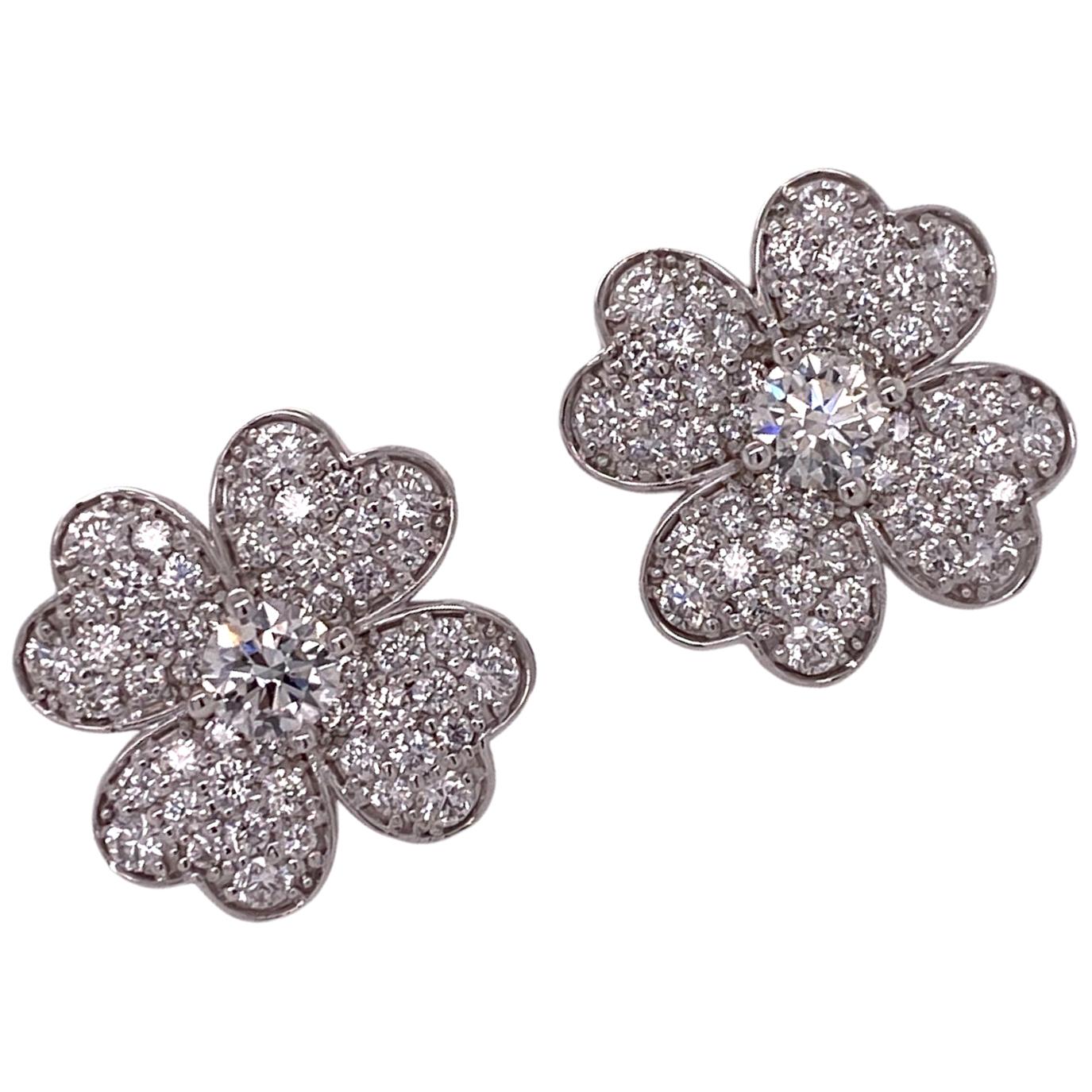 Modern Diamond Clover 18 Karat White Gold Earrings