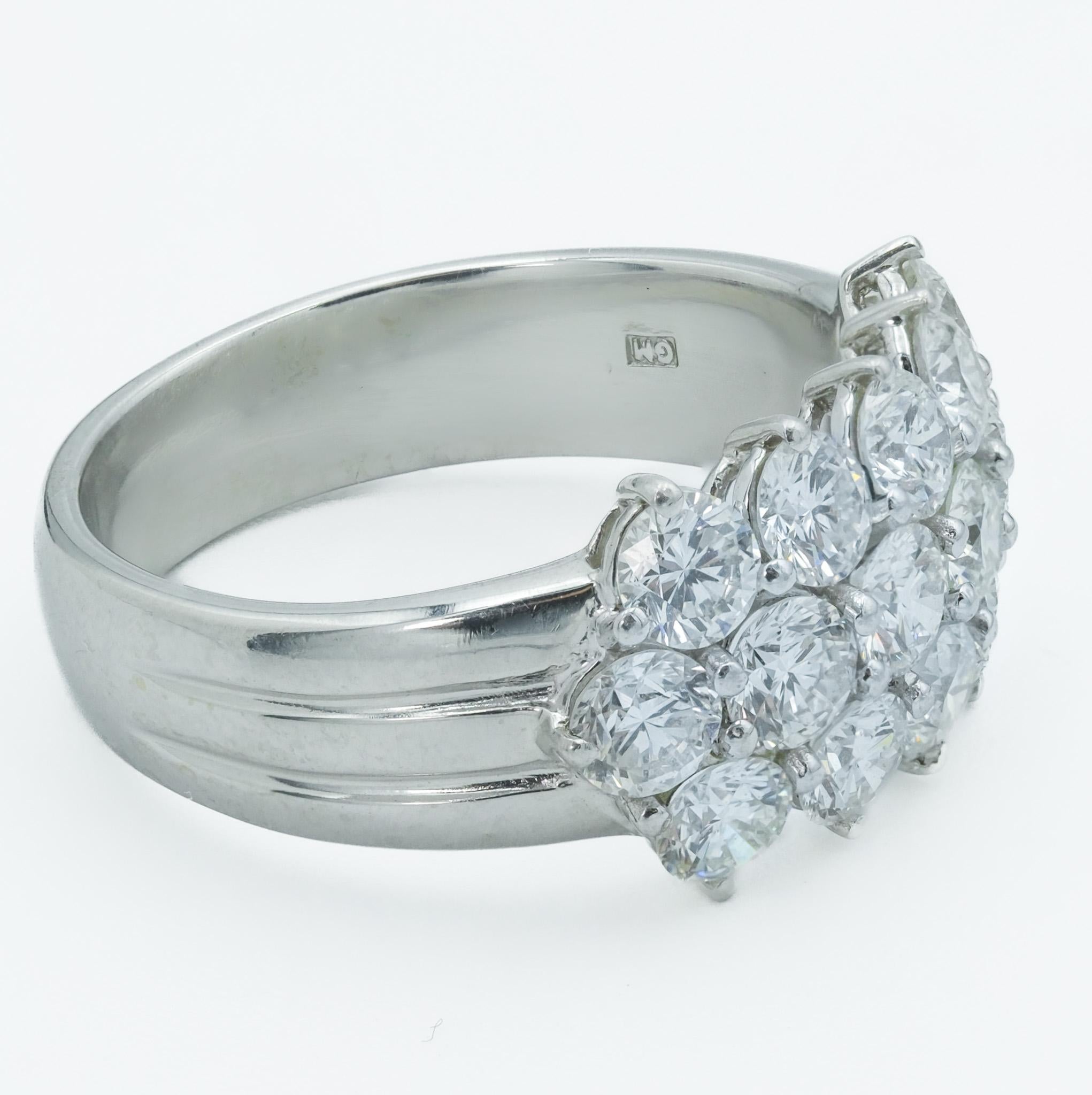 Anello impilabile con cluster di diamanti di proprietà ~1,92ctw in oro bianco 18 carati moderno taglia 6 In condizioni buone in vendita a Fairfield, CT