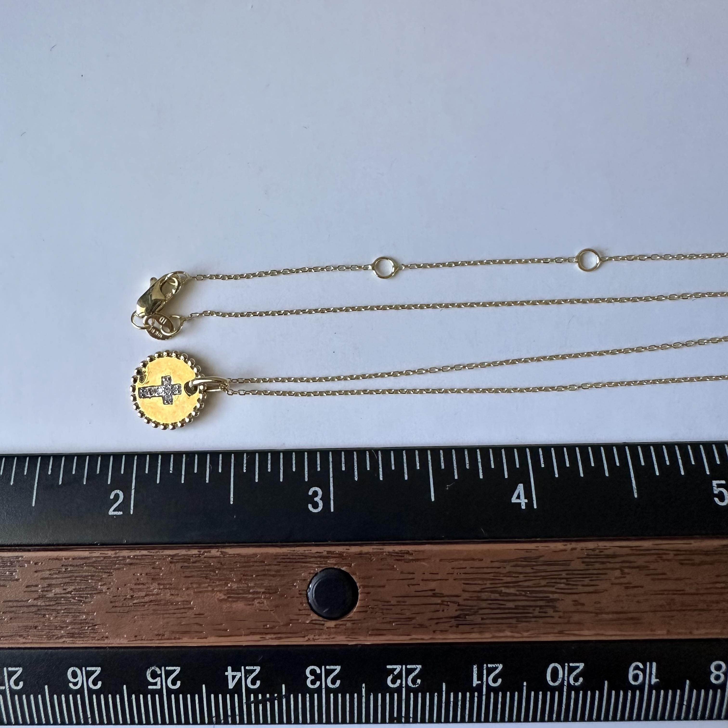 Collier moderne à disques croisés en or jaune 10 carats, réglable, neuf Pour femmes en vente
