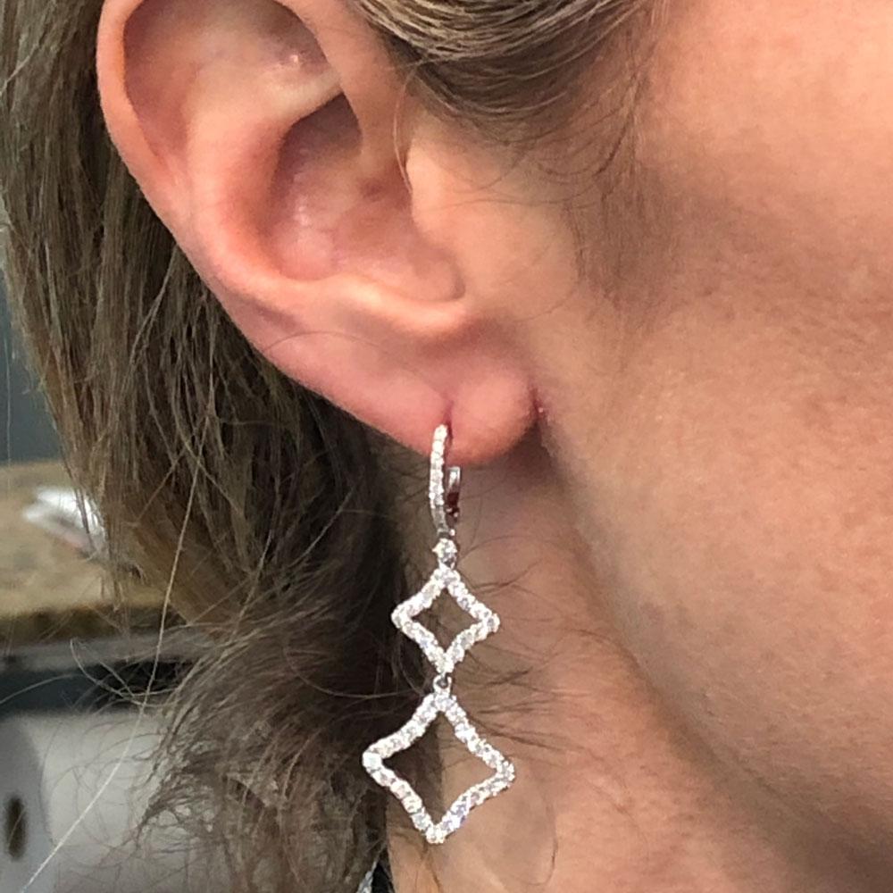 Modern Diamond Quatrefoil Drop 18 Karat White Gold Earrings In New Condition In Boca Raton, FL