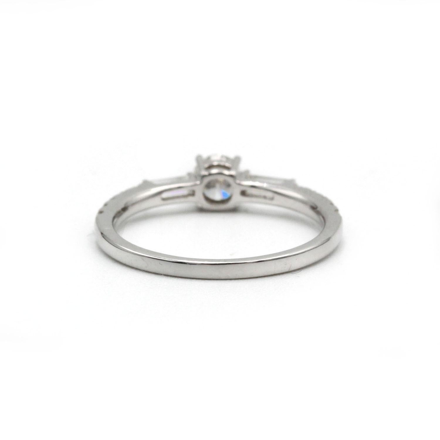Anello di fidanzamento moderno con diamante in oro bianco In condizioni buone in vendita a MONTMORENCY, FR