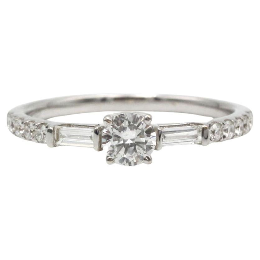 Moderner moderner Diamant-Verlobungsring aus Weißgold