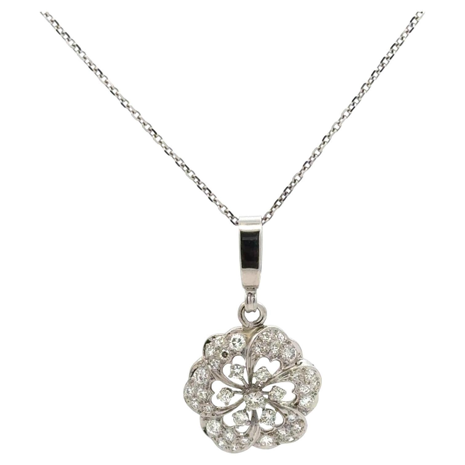 Collier pendentif moderne à fleurs en platine et or blanc 14 carats