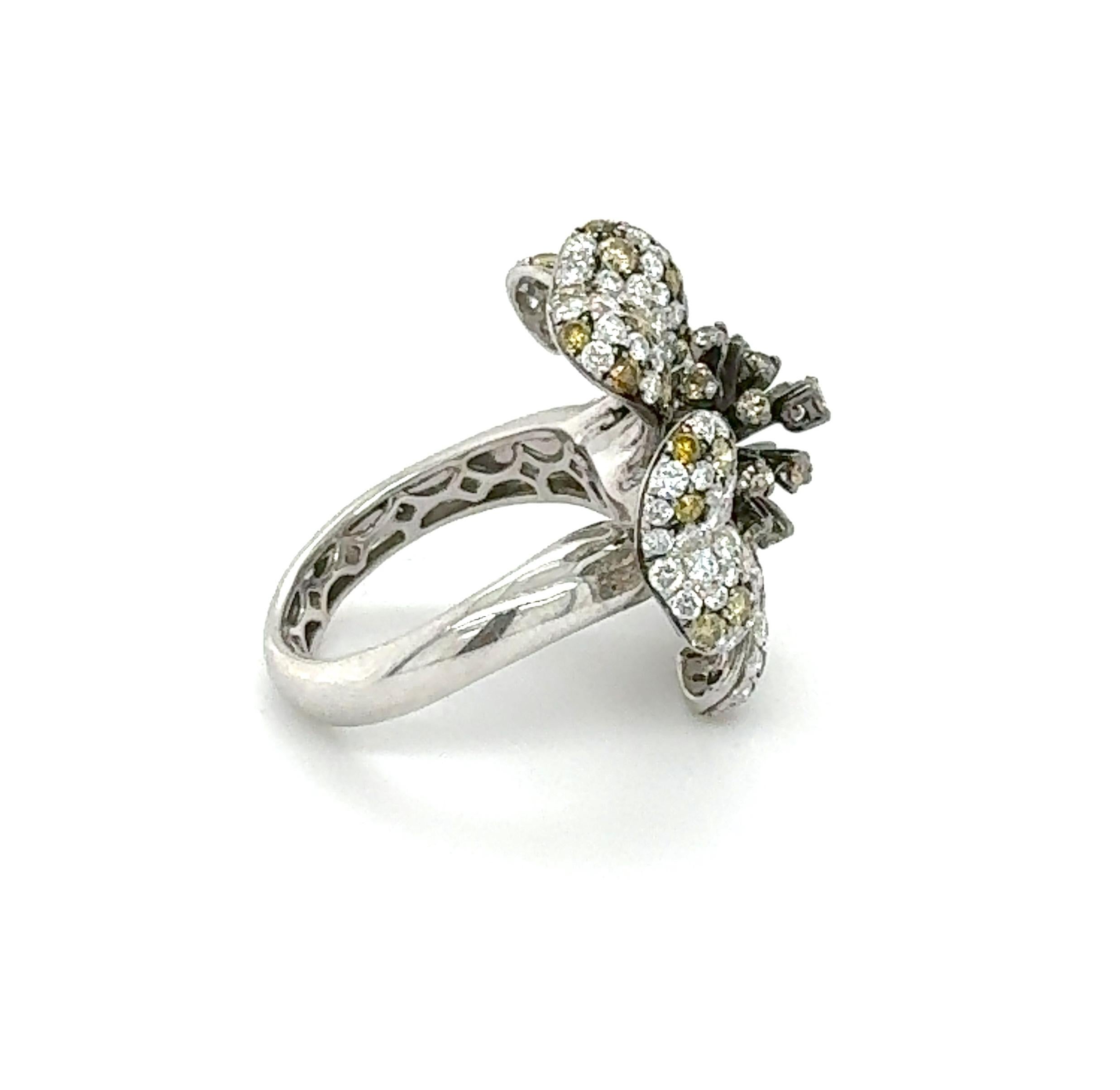 Moderner Diamant-Blumenring mit 2,66 Karat Weiß- und Champagner-Diamant 18k Weißgold für Damen oder Herren im Angebot