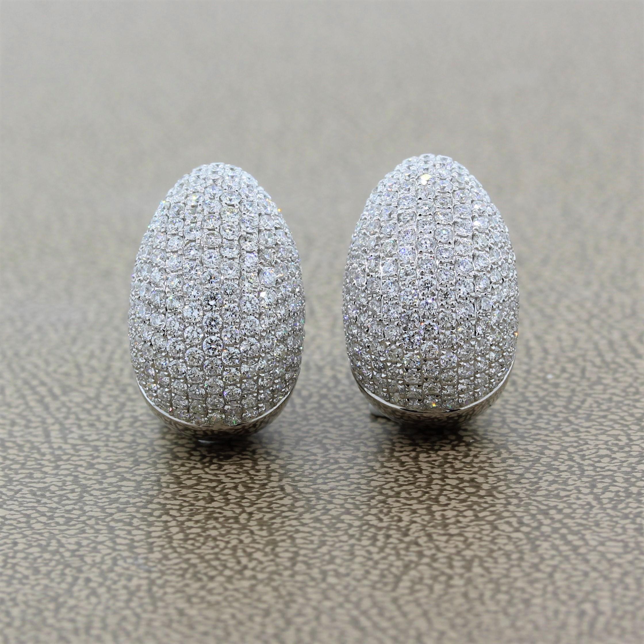 A contemporary pair of earrings featuring 3.90 carats of VS quality diamonds. The round brilliant cut diamonds are pave set in an 18K white gold pear shape. The tear drop shape lends a small drop to these dynamic earrings.

Earring Length: 0.60