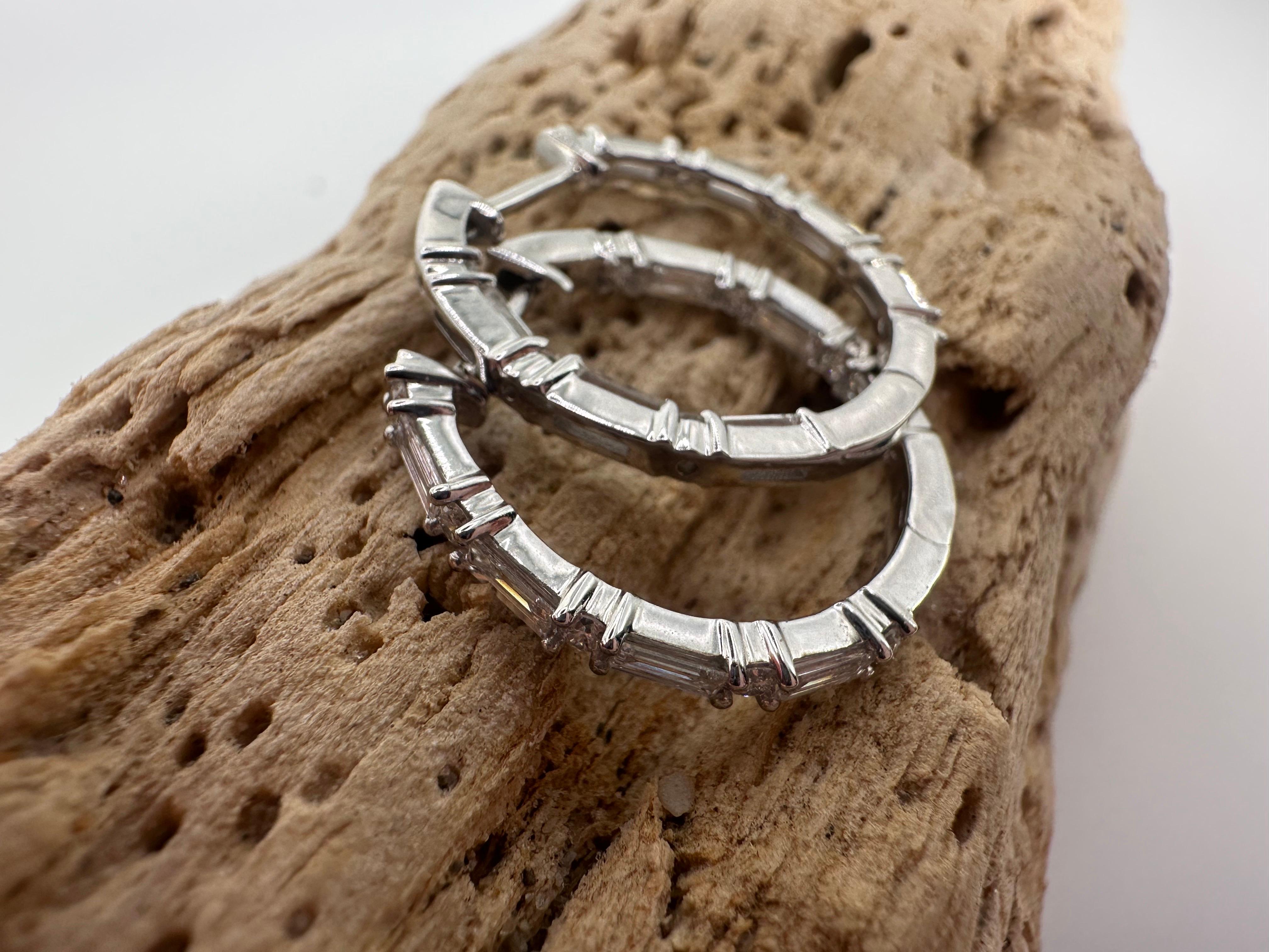 The Moderns boucle d'oreille diamant boucle d'oreille diamant taille émeraude or 14KT en vente 1