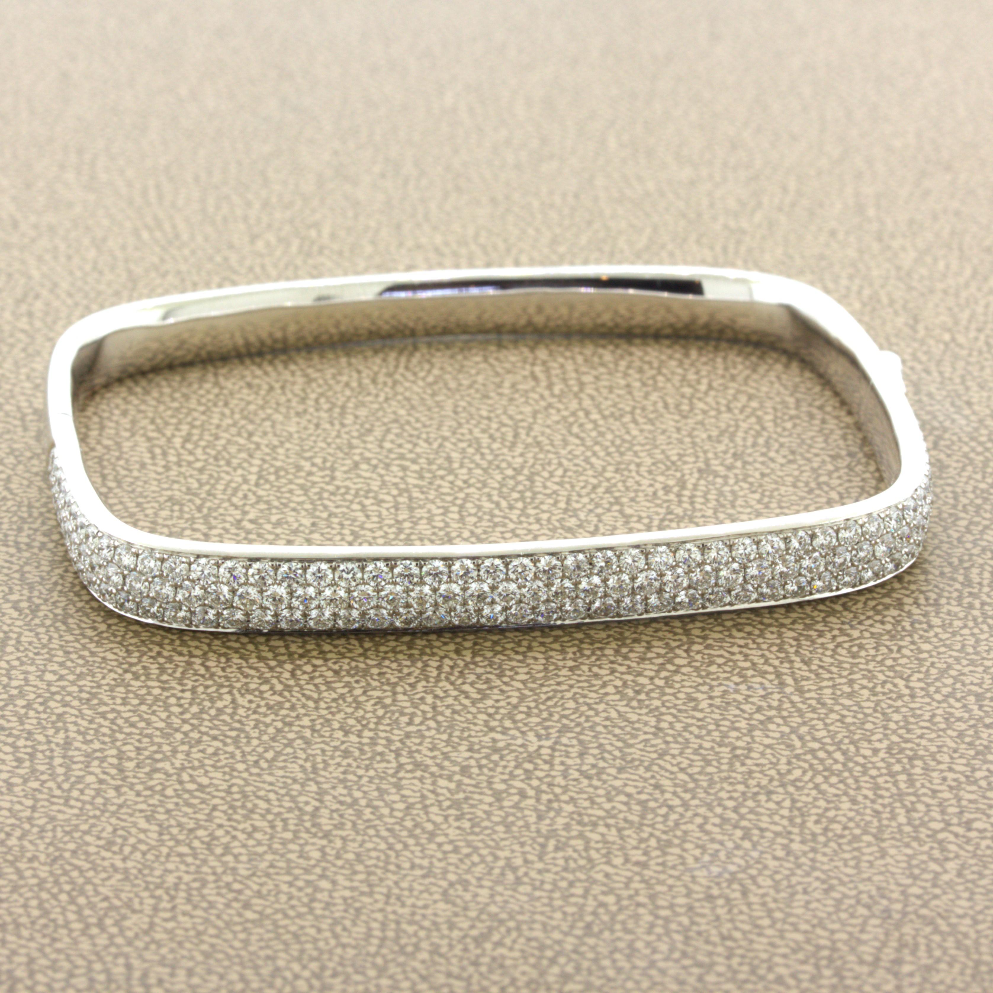 Round Cut Modern Diamond Pave 18K White Gold Bangle Bracelet For Sale