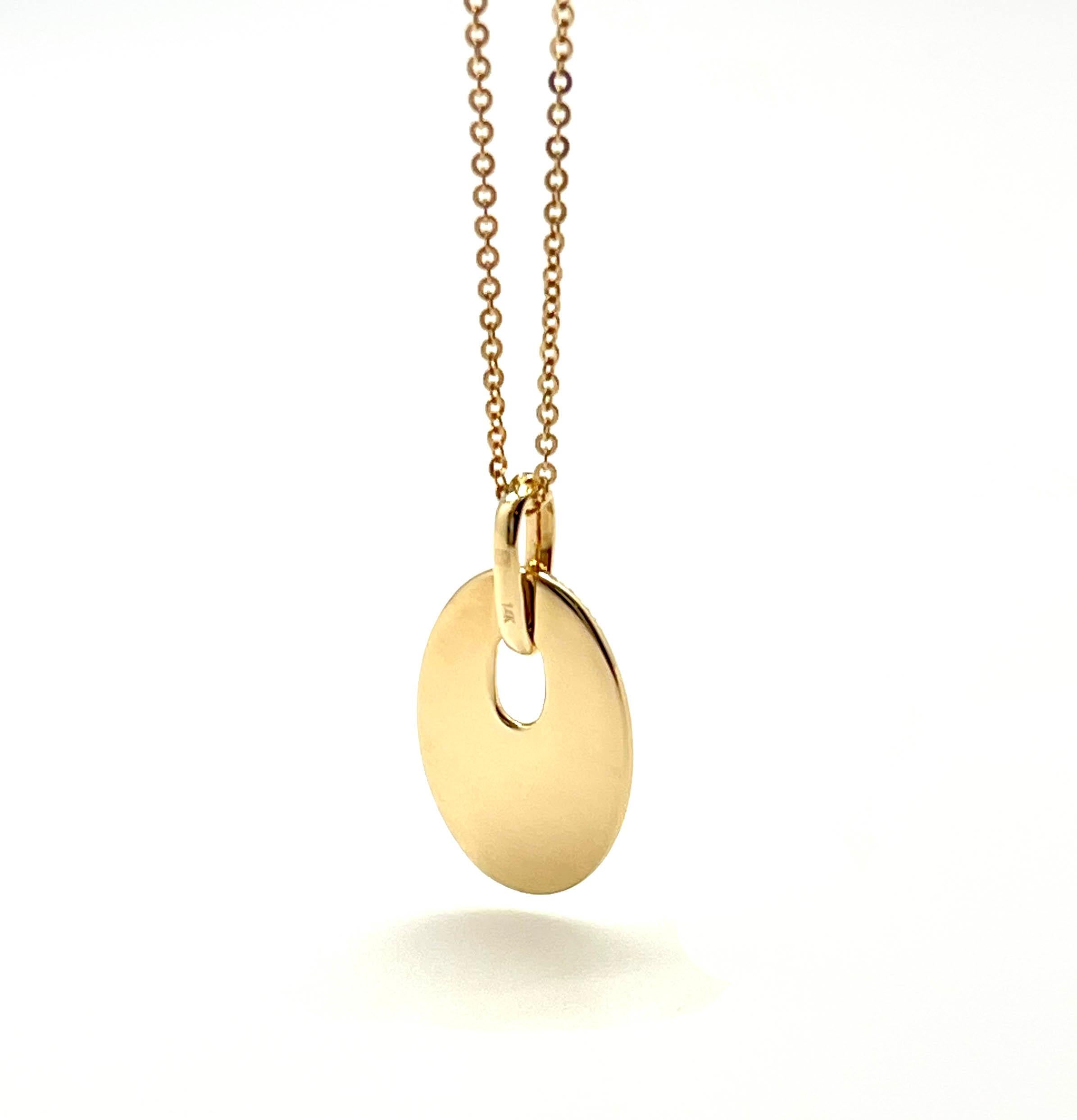 Moderne The Moderns Pendentif disque ovale en or jaune 14 carats avec diamant pavé de 0,60 carat en vente