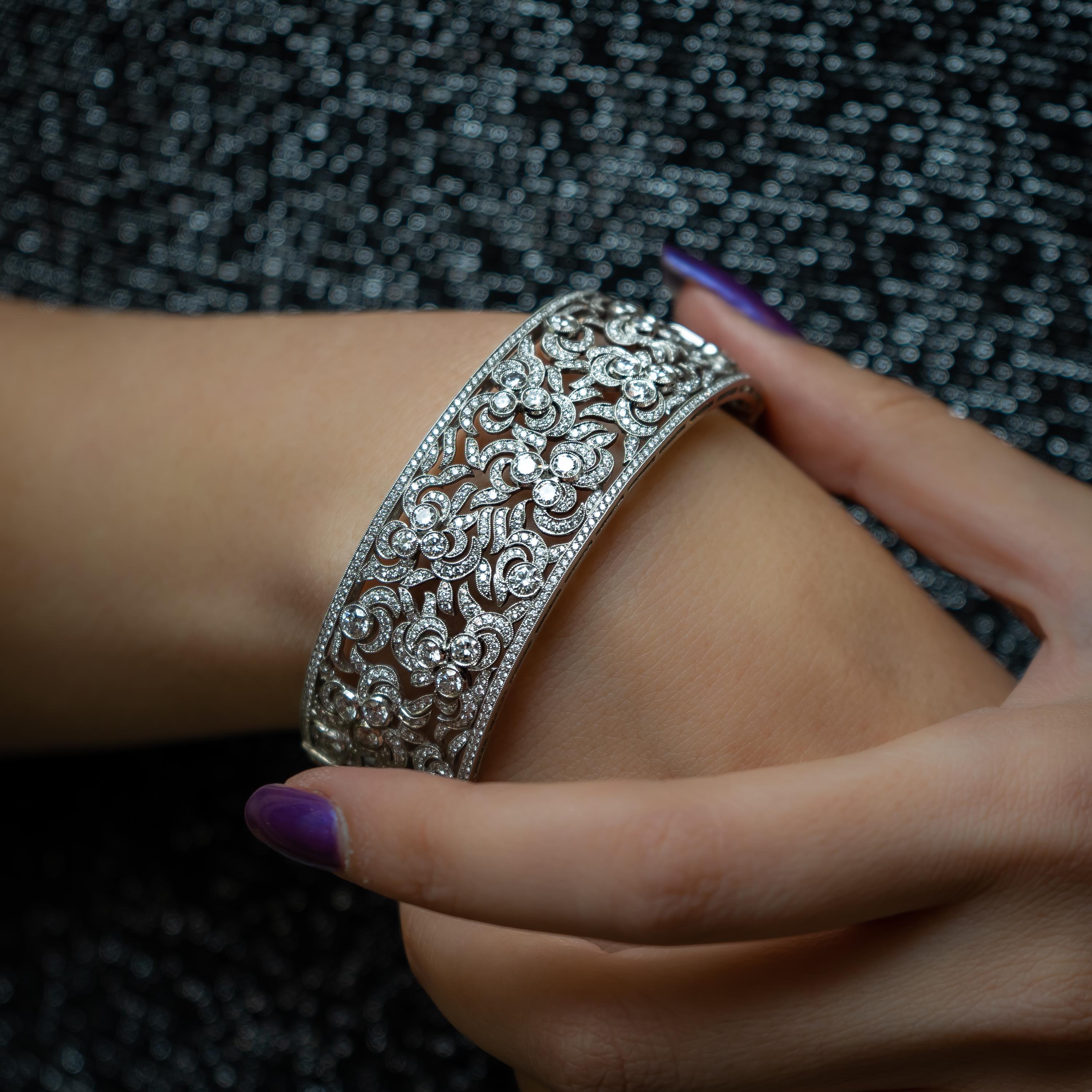 Brilliant Cut Modern Diamond Platinum Bangle, 11.23 Carats For Sale