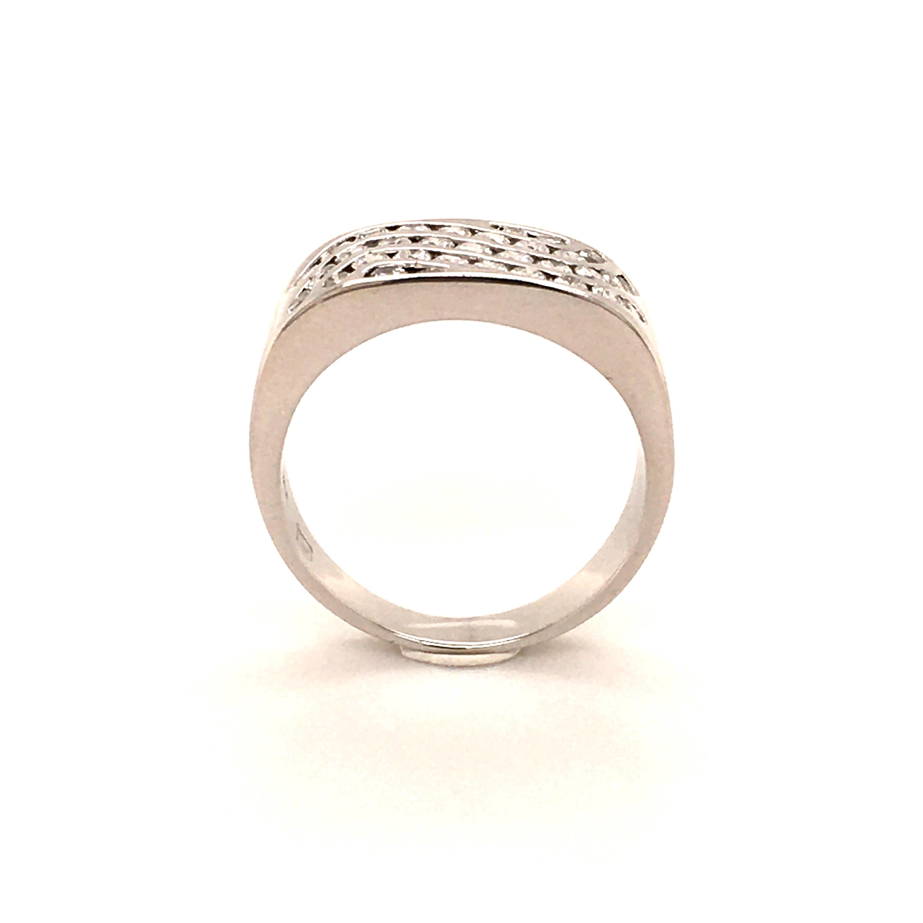 Modern Diamond Ring in 18 Karat White Gold 2