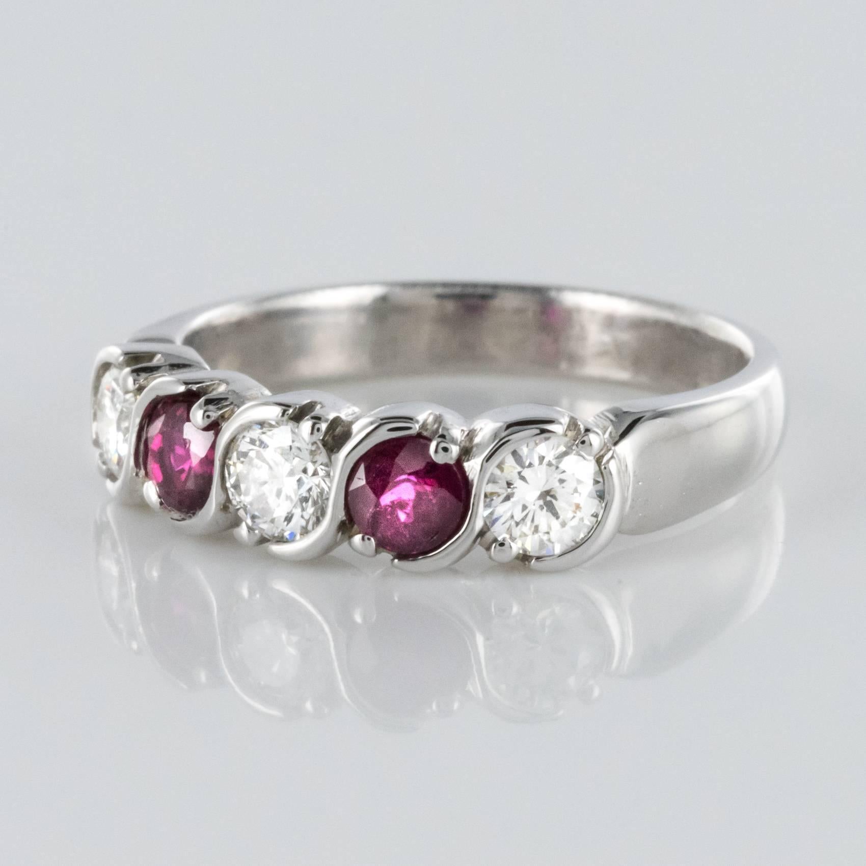 Modern Diamond Ruby 18 Karat White Gold Band Ring In Good Condition In Poitiers, FR