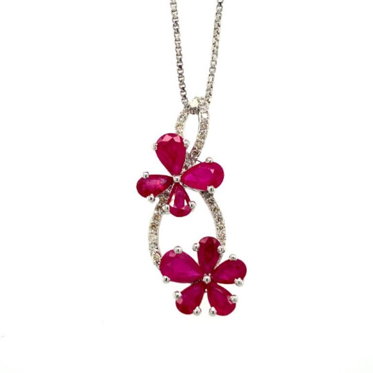 Moderne Collier pendentif moderne d'amour floral en argent sterling 925 avec diamants et rubis  en vente