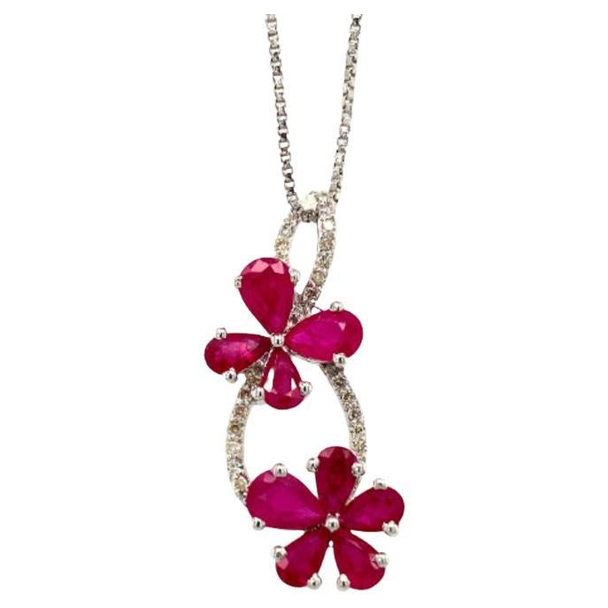 Collier pendentif moderne d'amour floral en argent sterling 925 avec diamants et rubis  en vente