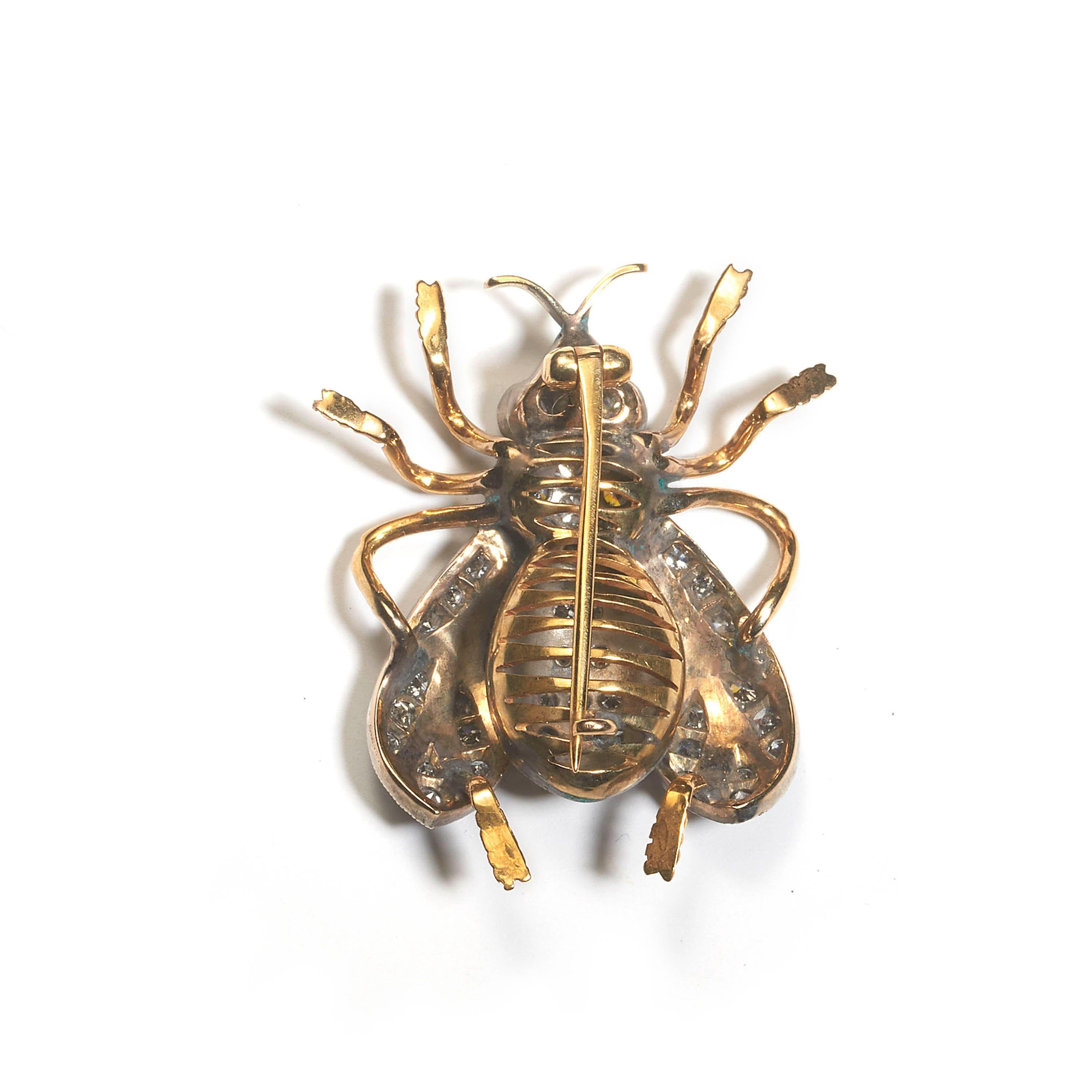 Modern Diamond, Silver and Gold Bee Brooch In New Condition In London, GB