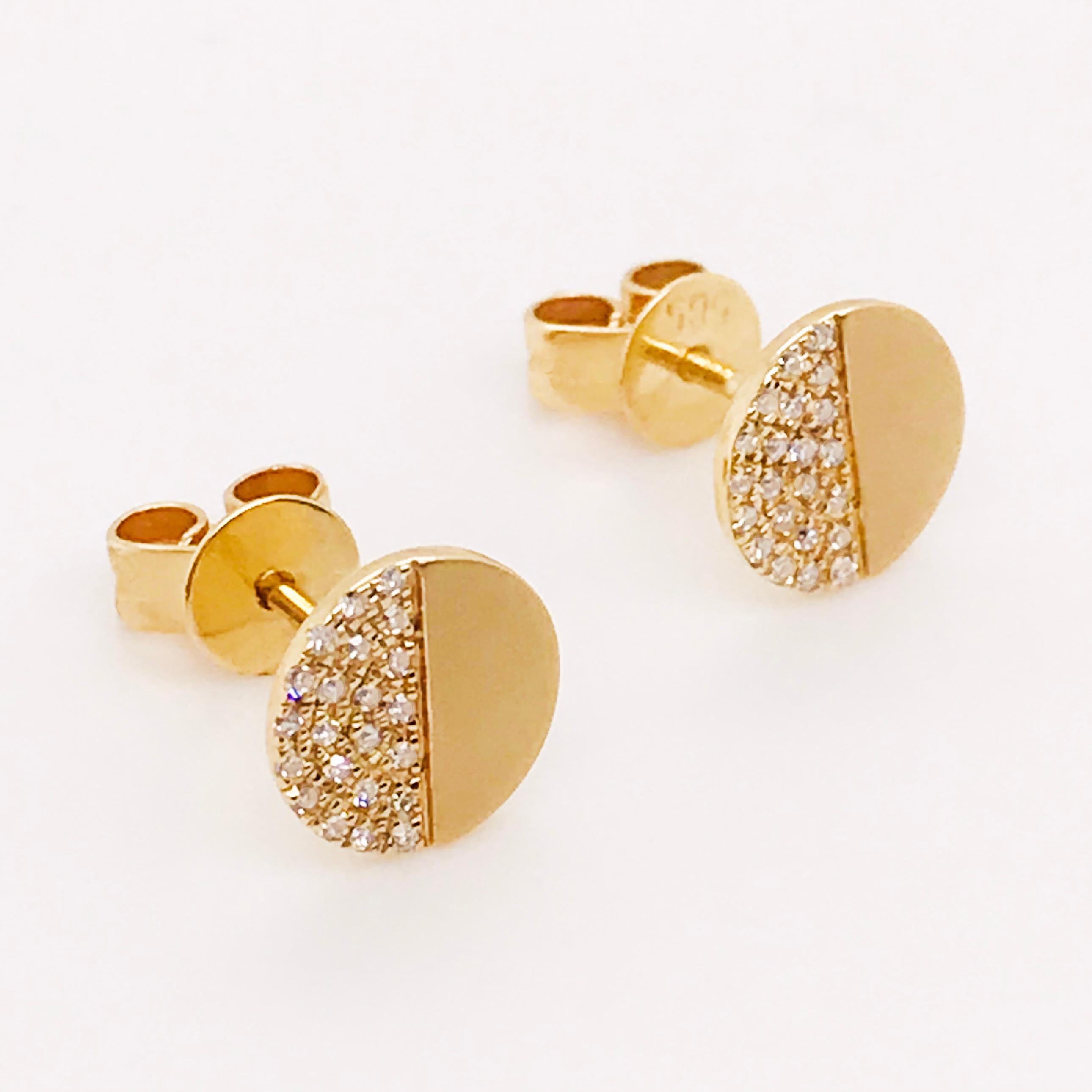Clous d'oreilles modernes en or jaune brossé 14 carats et diamants d'un poids de 0,33 carat Neuf - En vente à Austin, TX