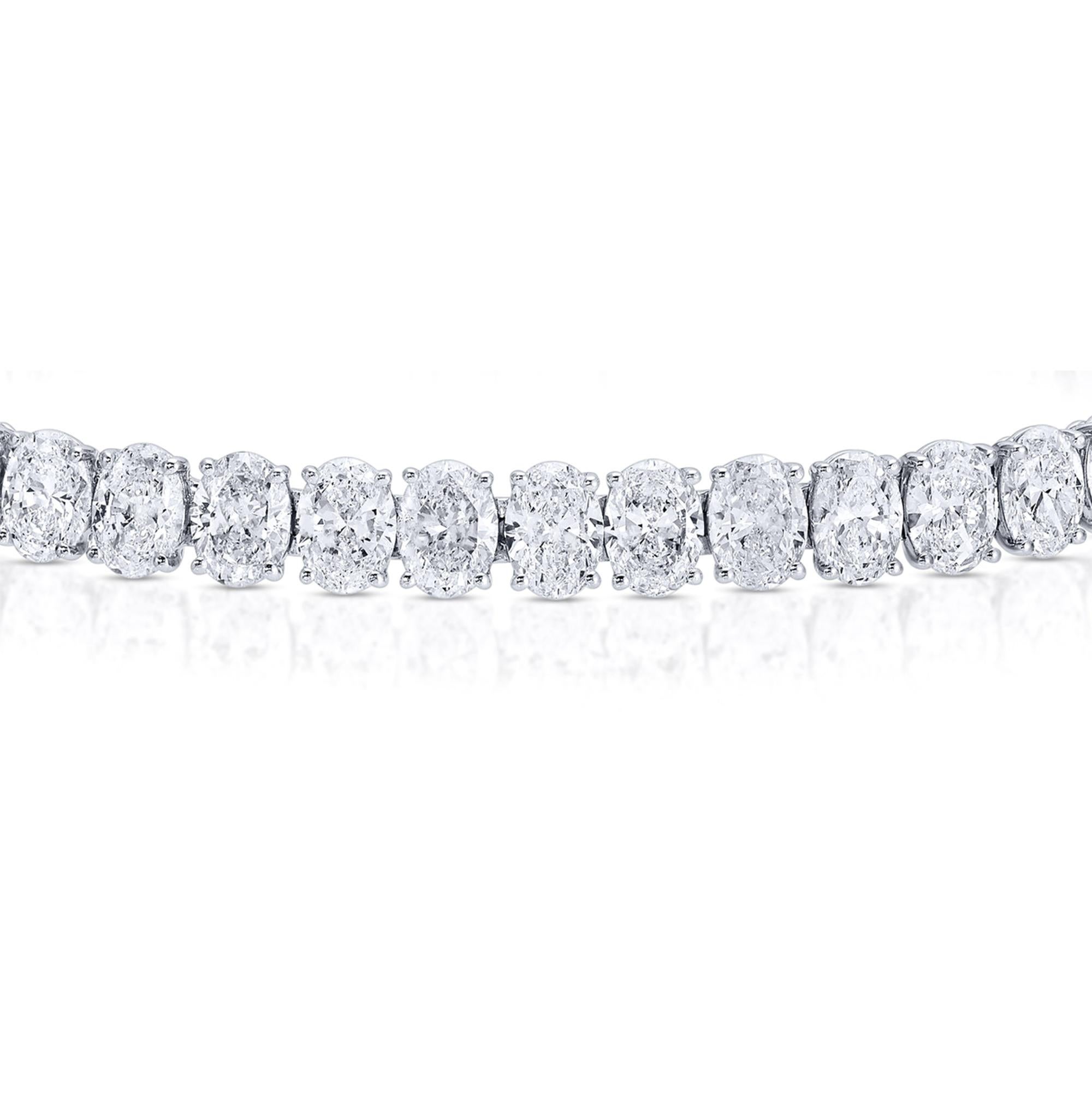 Modern Diamond Tennis Bracelet Oval Cut 19.9 Carats Total 18K White Gold (Zeitgenössisch) im Angebot