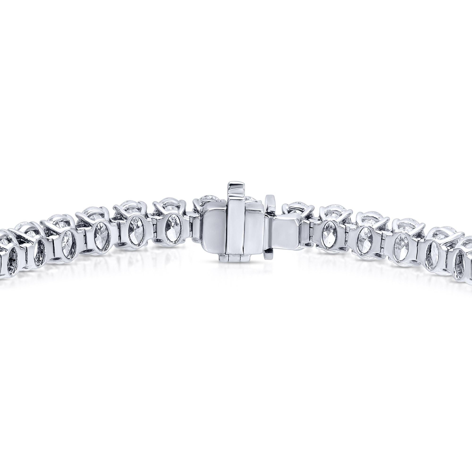 Modern Diamond Tennis Bracelet Oval Cut 19.9 Carats Total 18K White Gold (Ovalschliff) im Angebot