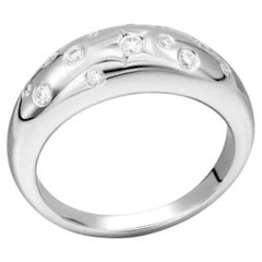 Anillo moderno de oro blanco con diamantes para ella