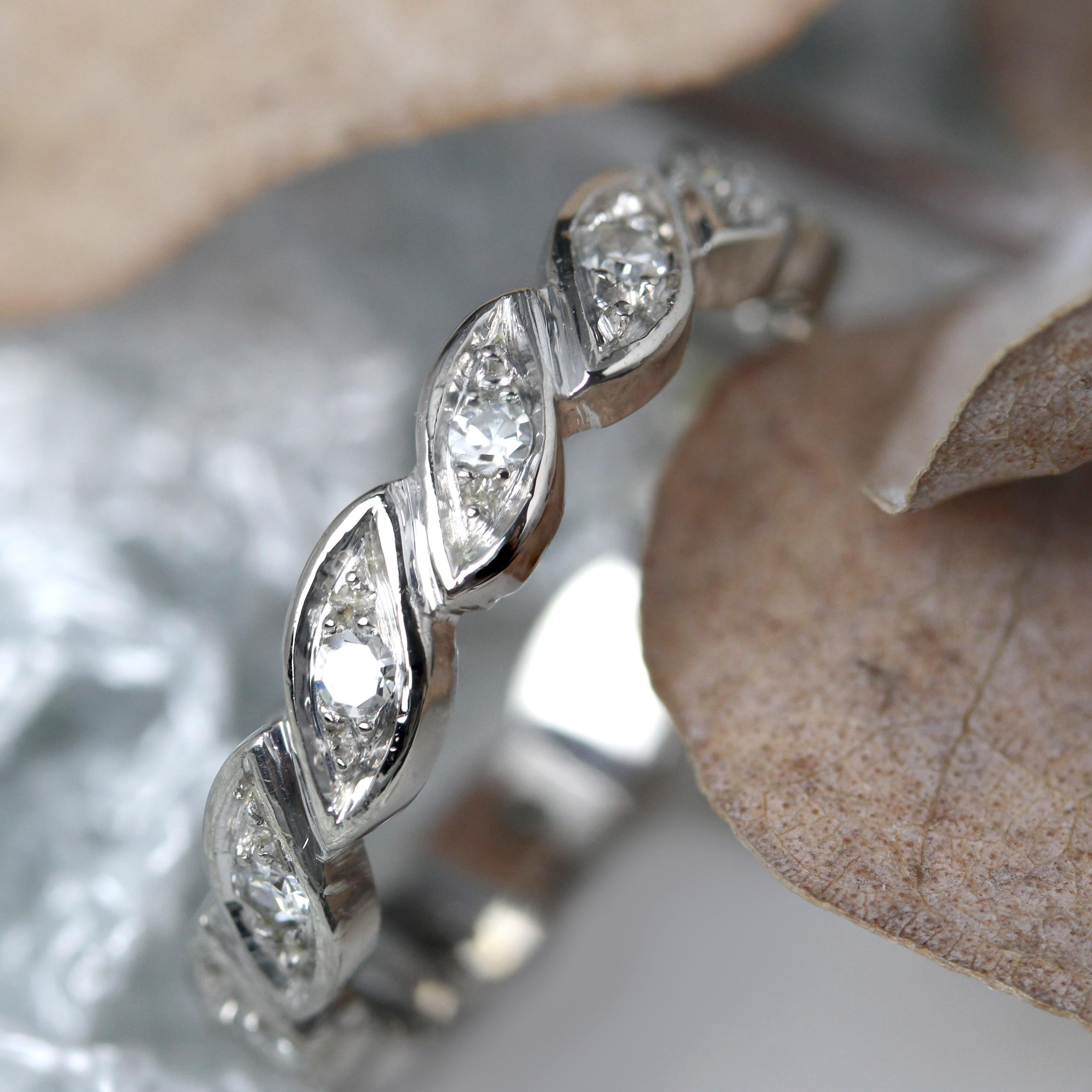 Modern Diamonds 18 Karat White Gold Leaf Wedding Ring For Sale 5