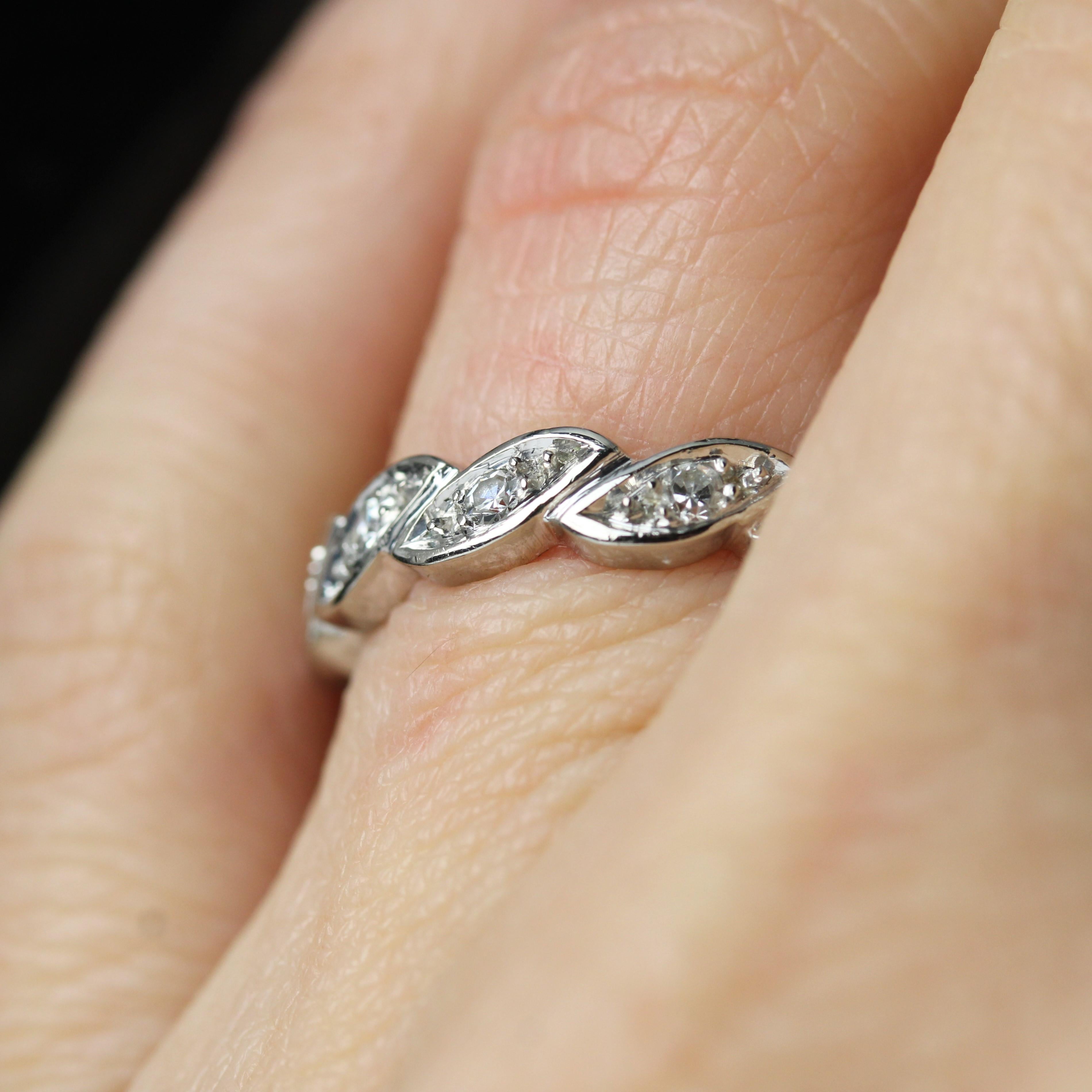 Modern Diamonds 18 Karat White Gold Leaf Wedding Ring For Sale 7