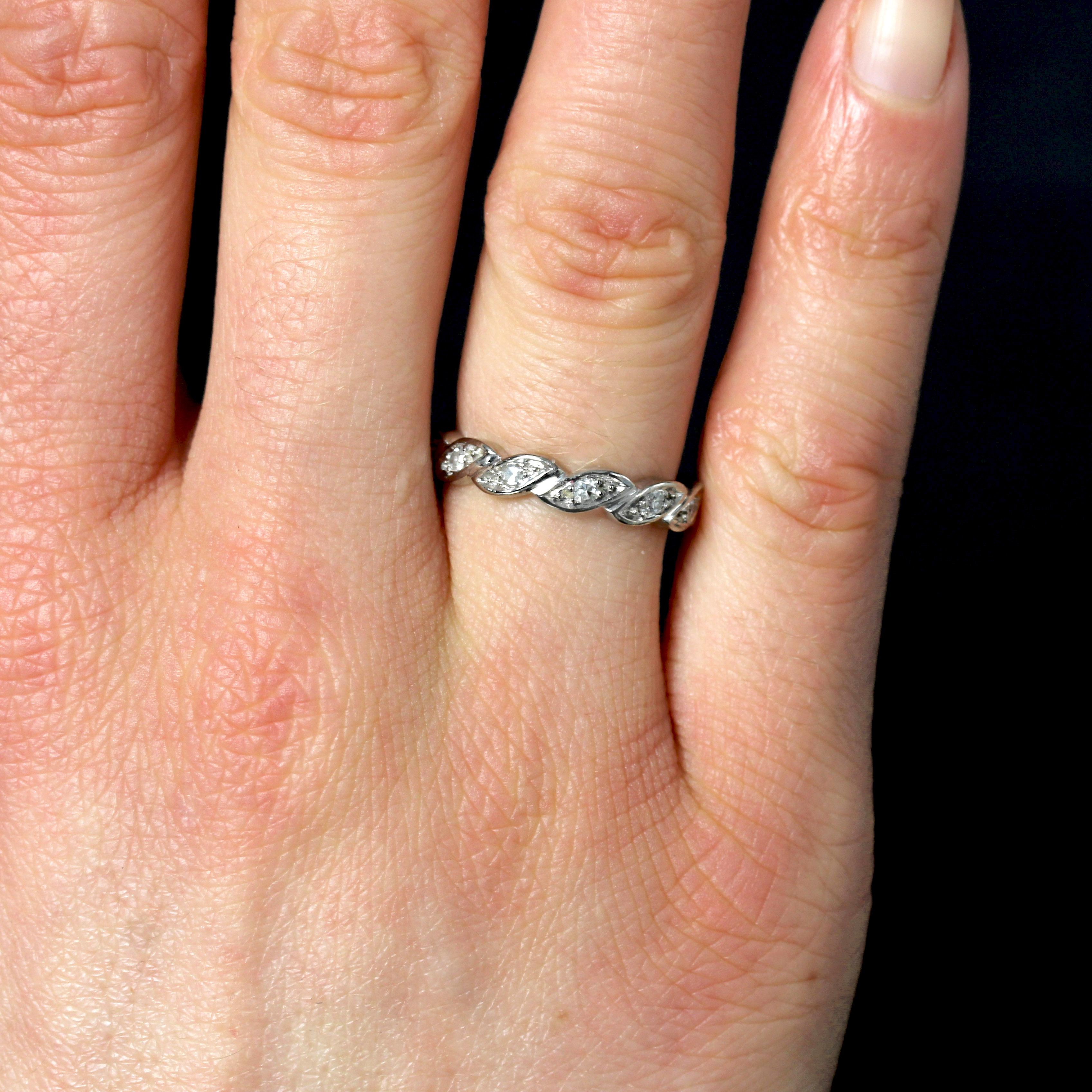 Modern Diamonds 18 Karat White Gold Leaf Wedding Ring For Sale 9