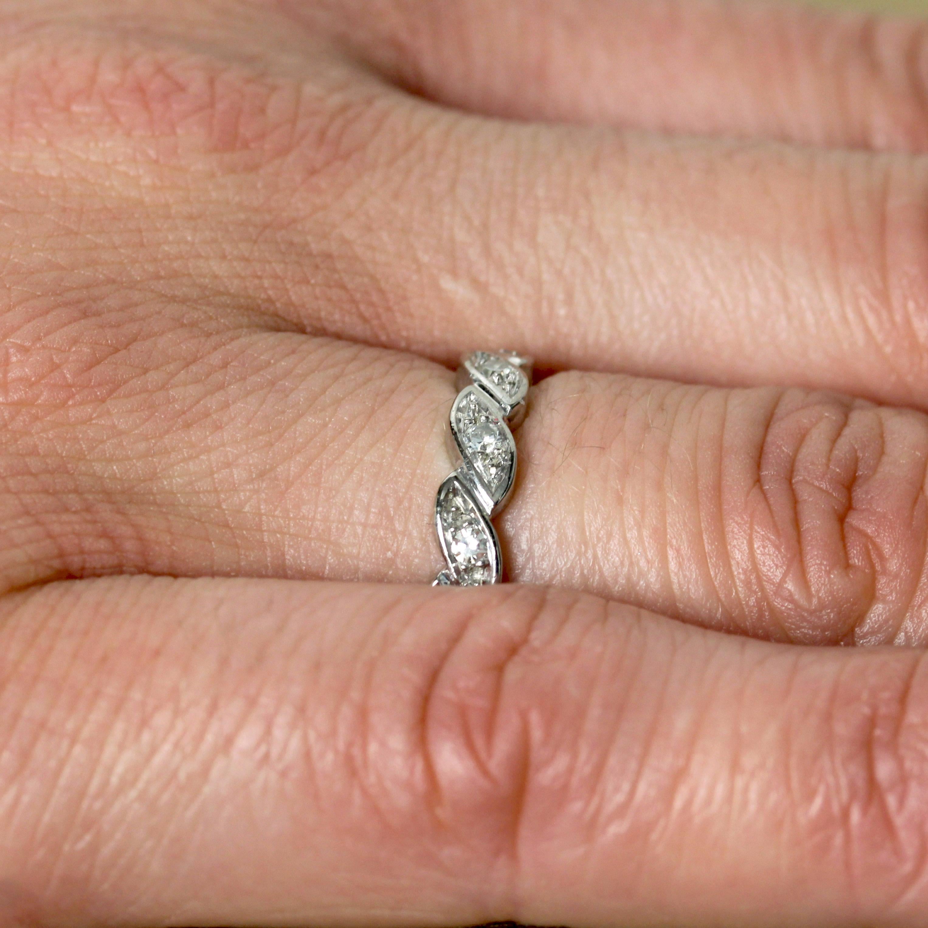 Modern Diamonds 18 Karat White Gold Leaf Wedding Ring For Sale 10