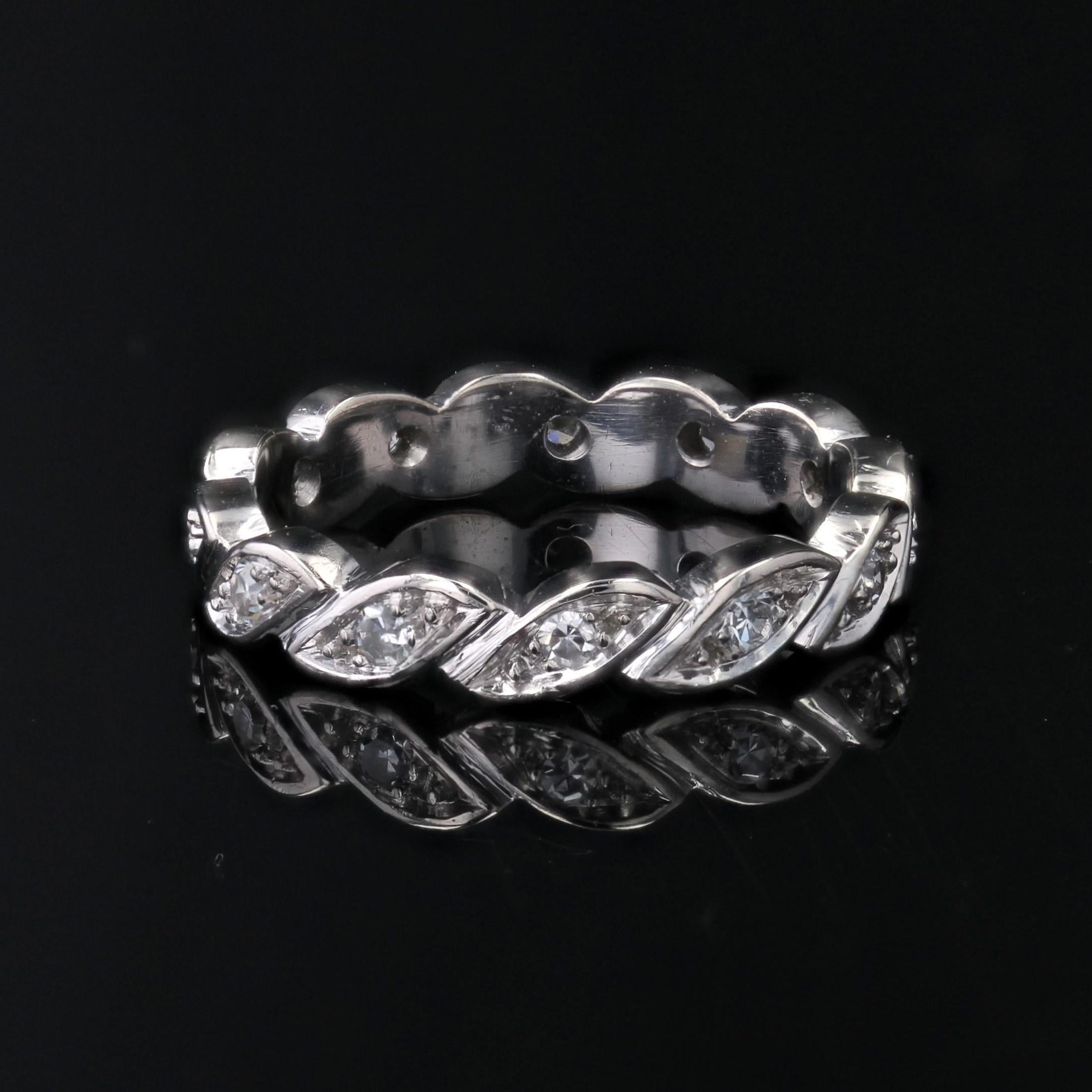 Modern Diamonds 18 Karat White Gold Leaf Wedding Ring For Sale 2