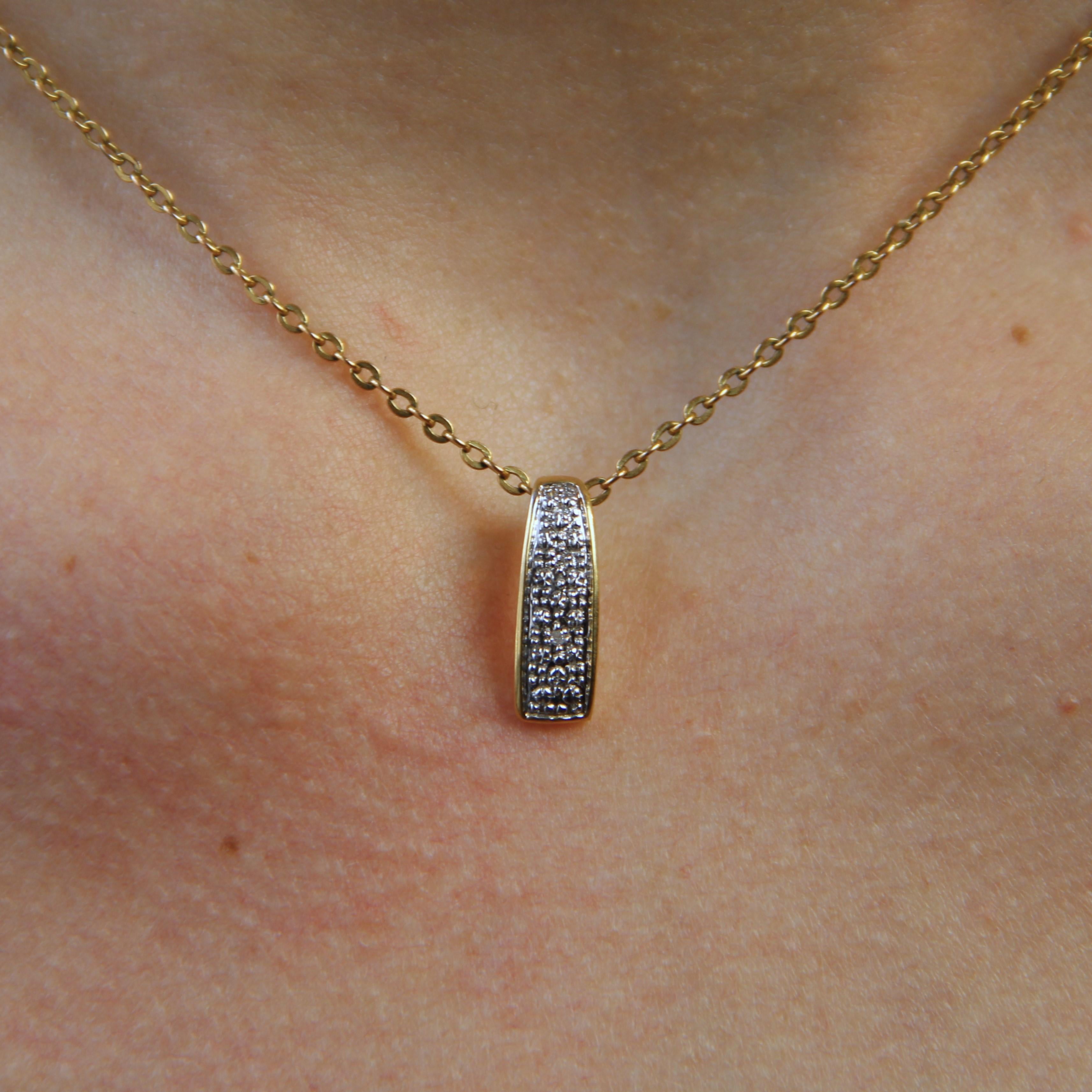 Pendentif rectangulaire bombé moderne en or jaune et blanc 18 carats avec diamants Pour femmes en vente