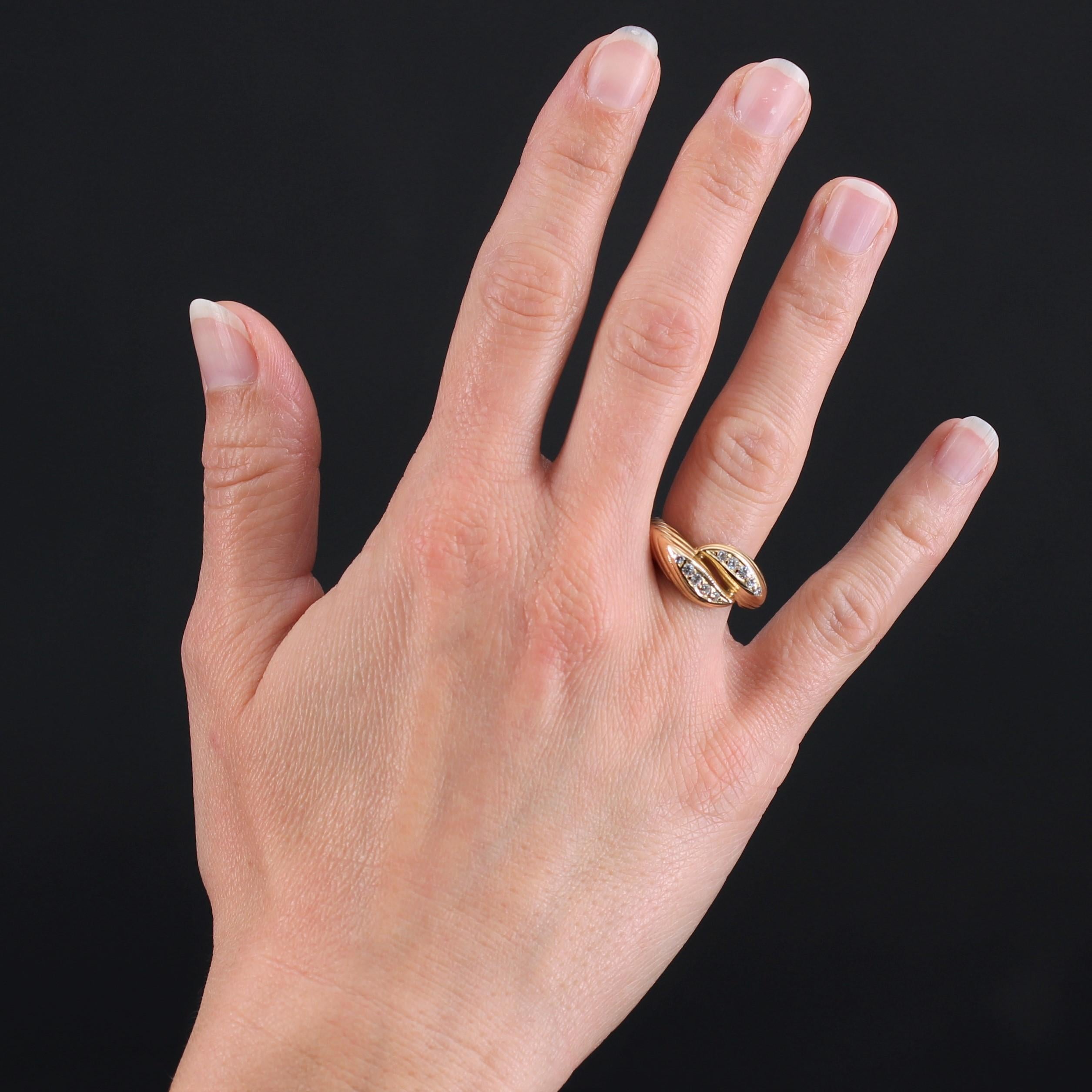 Ring in 18 karat yellow gold.
Second- hand ring in yellow gold, it is formed of 2 rings which join together on the top decorated each one with 5 modern brilliant- cut diamonds on patterns in wave. The ring is chiseled like a spike on half of its