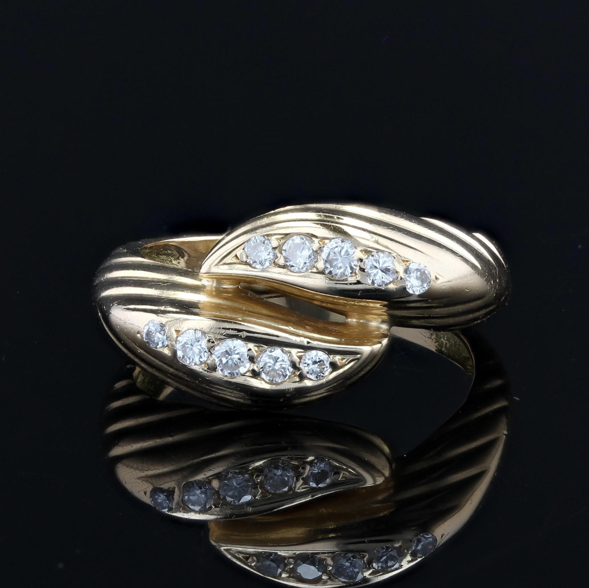Moderne Bague moderne en or jaune 18 carats et diamants en vente