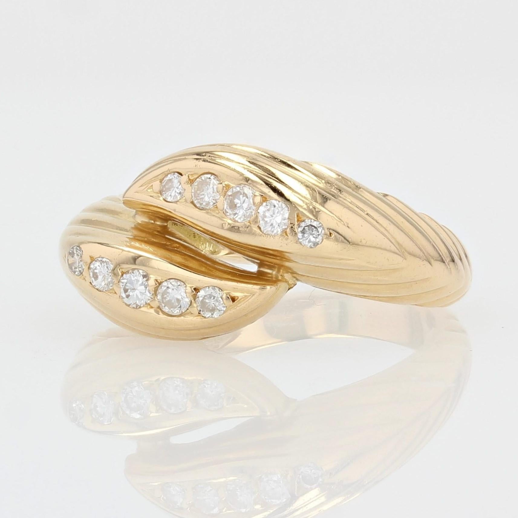 Modern Diamonds 18 Karat Yellow Gold Ring For Sale 1