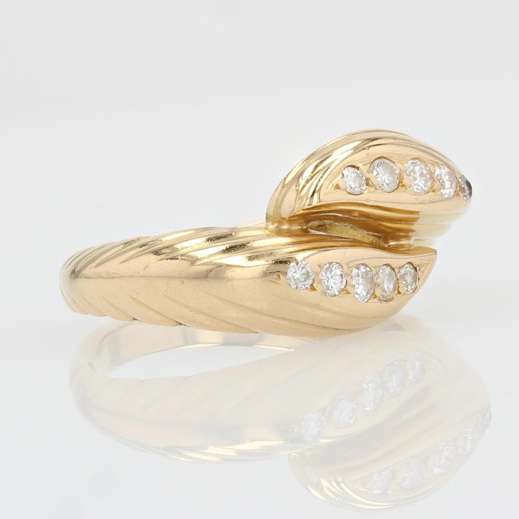 Modern Diamonds 18 Karat Yellow Gold Ring For Sale 3