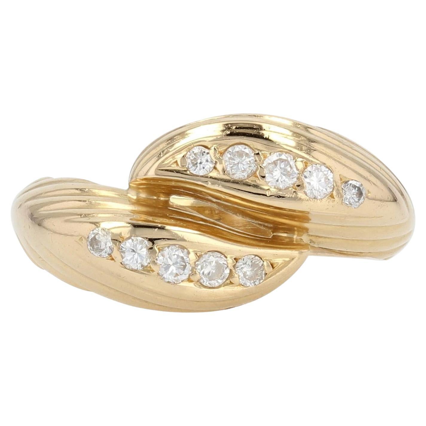 Modern Diamonds 18 Karat Yellow Gold Ring For Sale