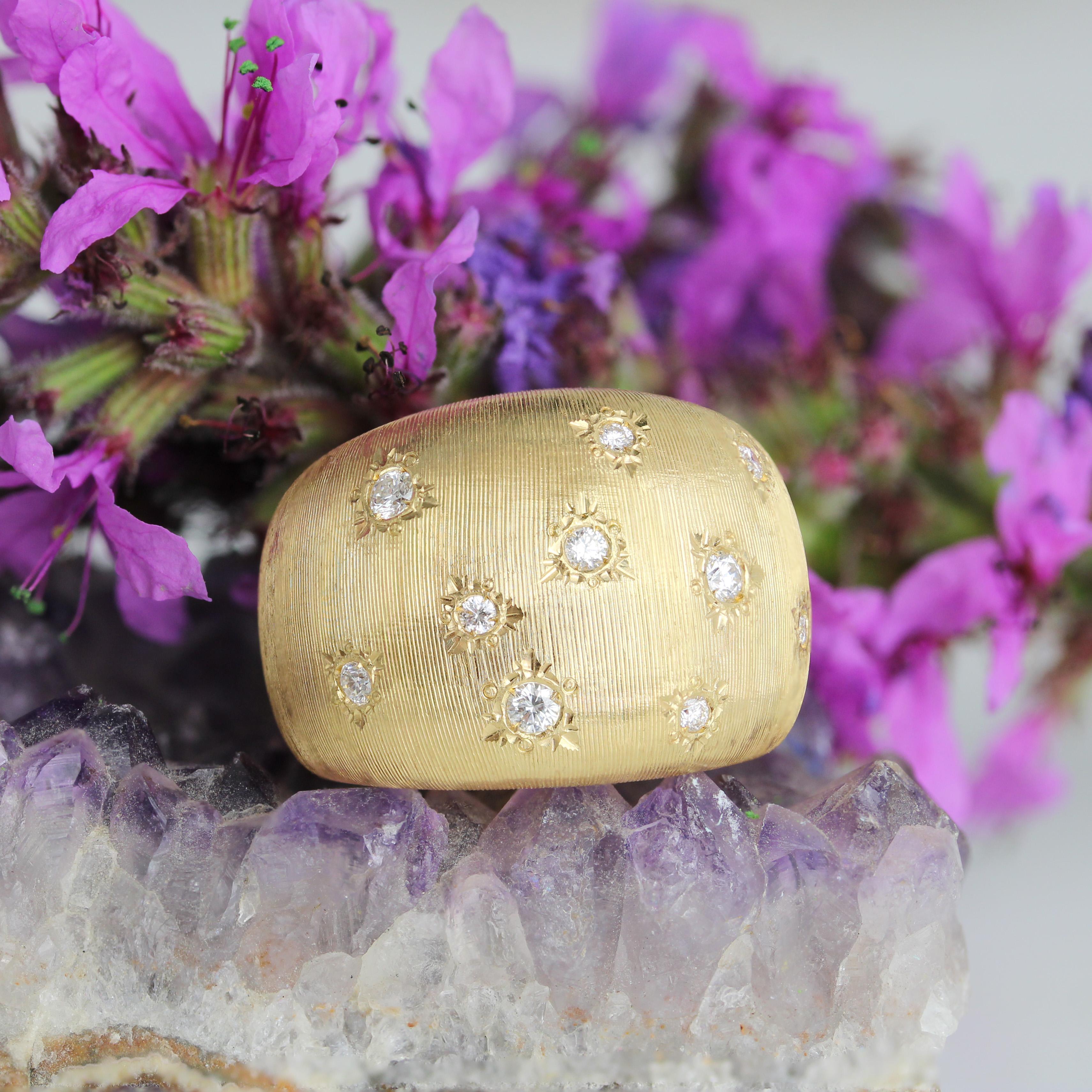 Anillo brazalete Modern Diamonds de oro amarillo de 18 quilates satinado Moderno en venta