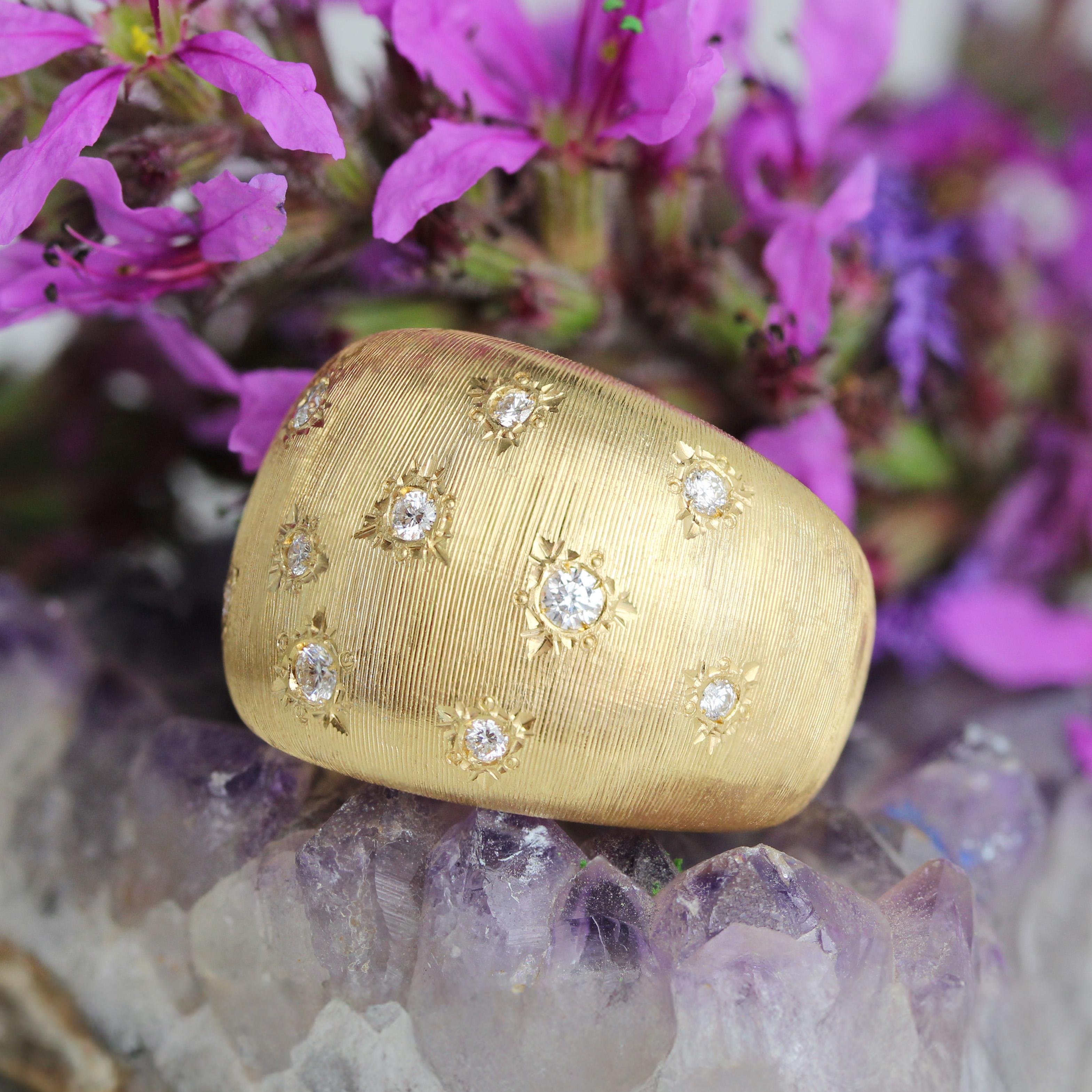 Anillo brazalete Modern Diamonds de oro amarillo de 18 quilates satinado en venta 2