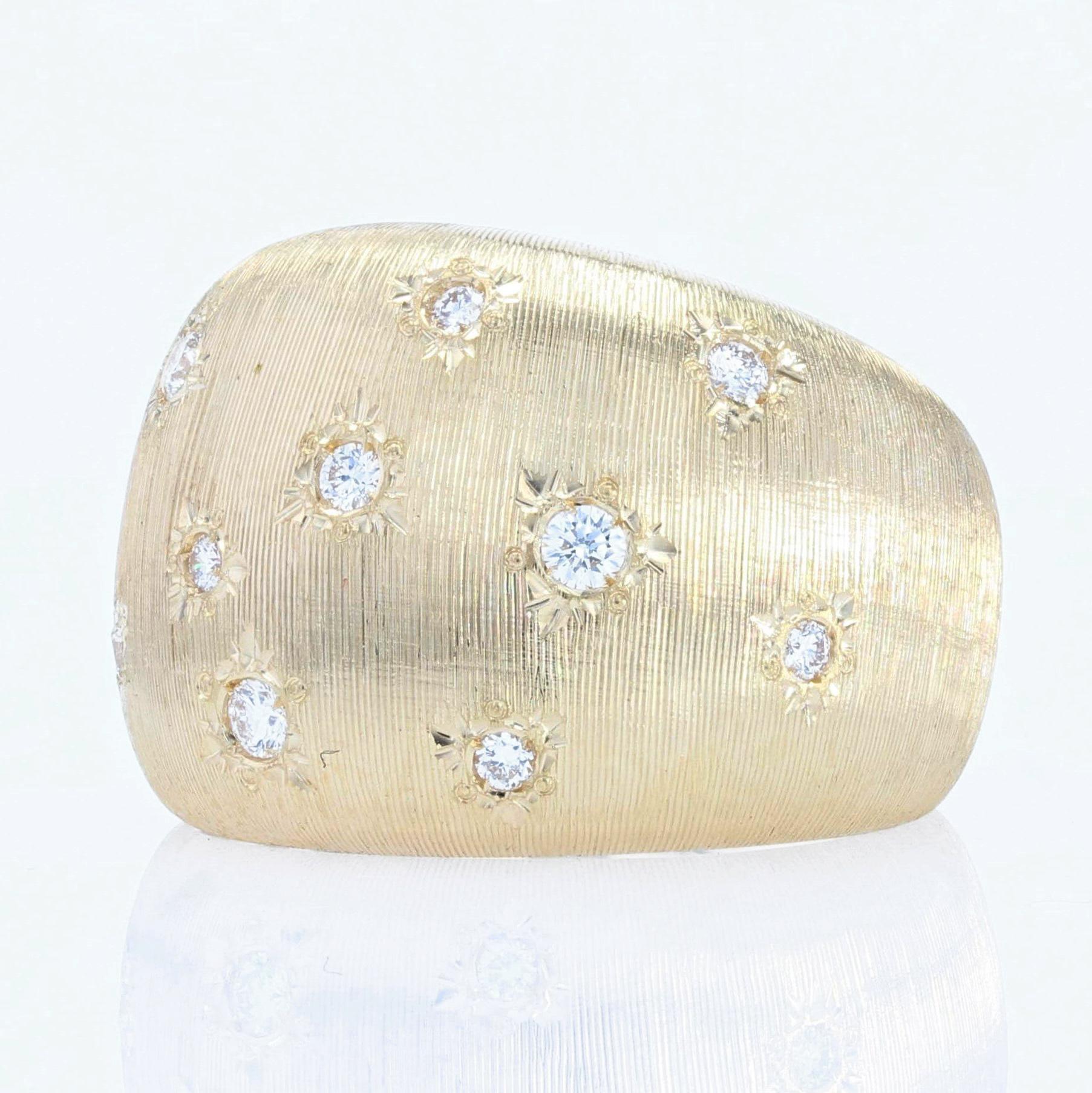 Bracelet jonc moderne en or jaune 18 carats avec finition satinée et diamants en vente 1
