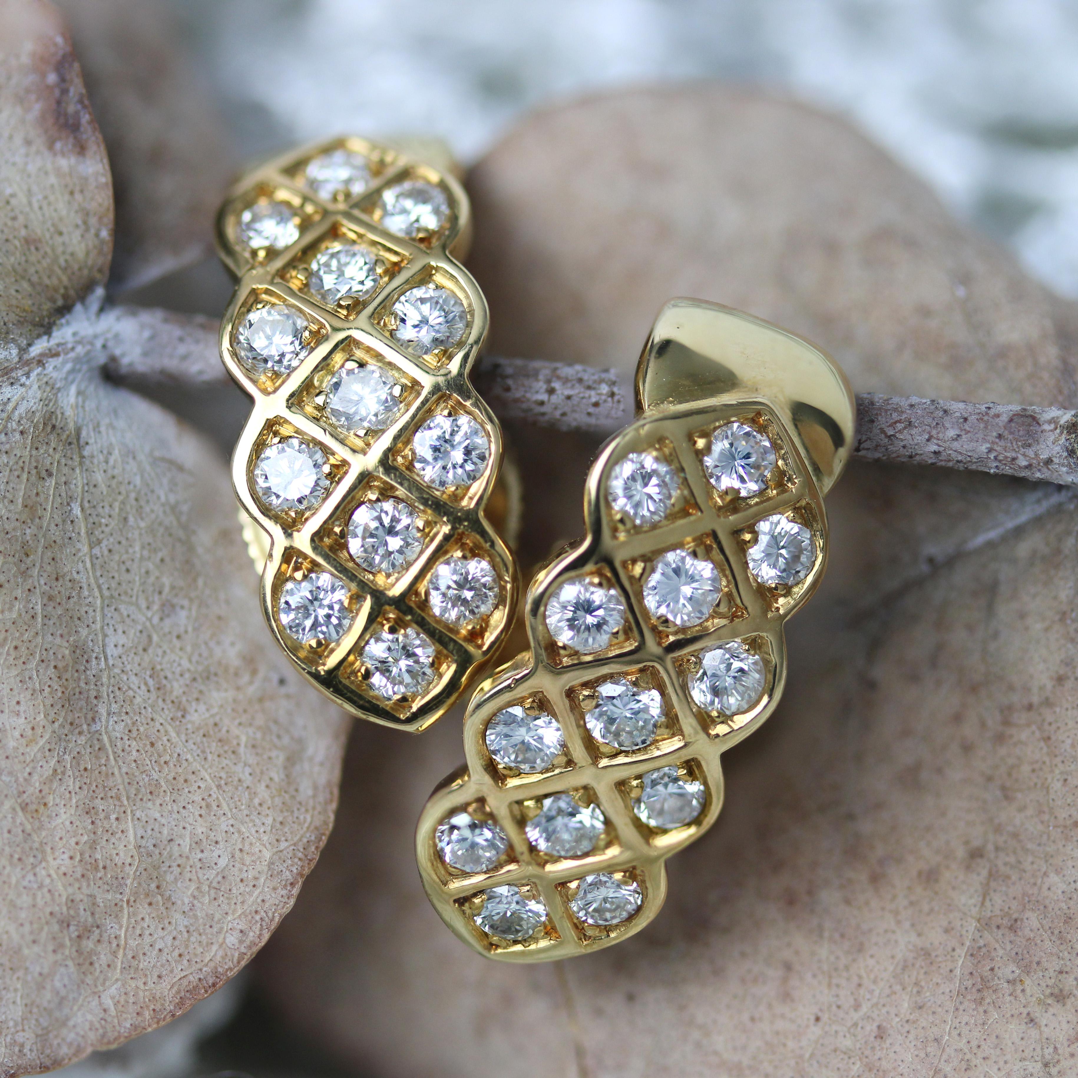 Donna Orecchini a perno intrecciati Modern Diamonds in oro giallo 18 carati in vendita