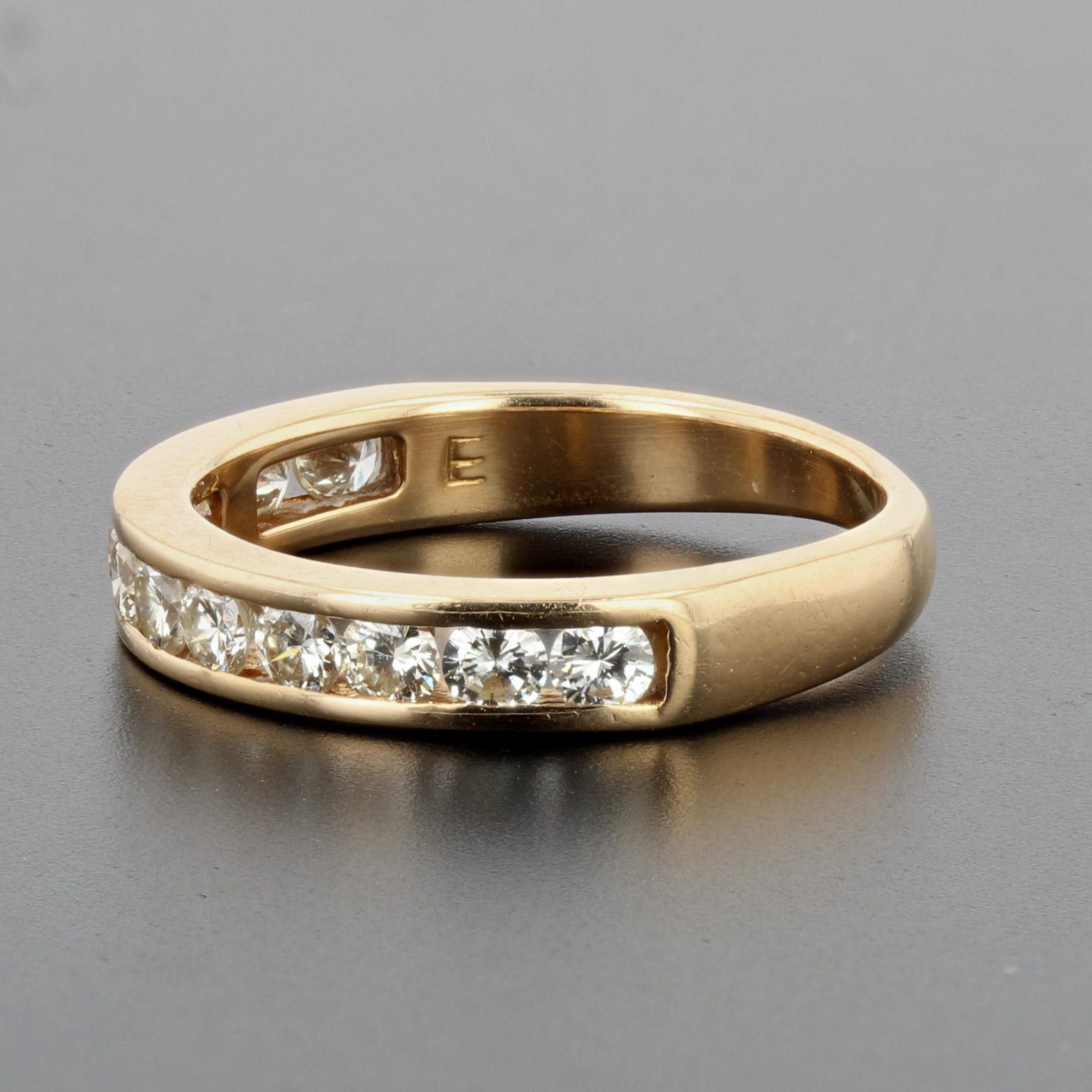 Modern Diamonds 18 Karat Yellow Gold Wedding Ring In Good Condition In Poitiers, FR