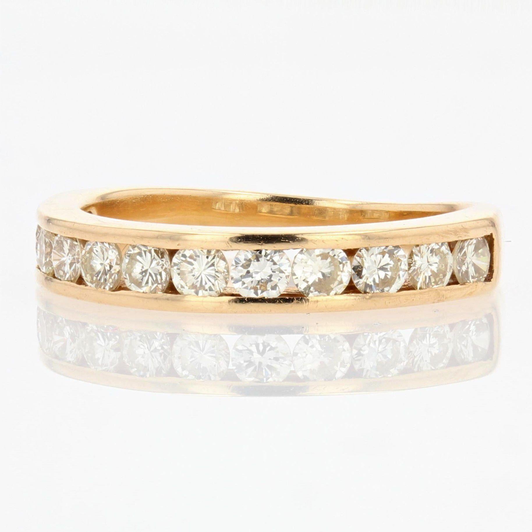 Modern Diamonds 18 Karat Yellow Gold Wedding Ring 2