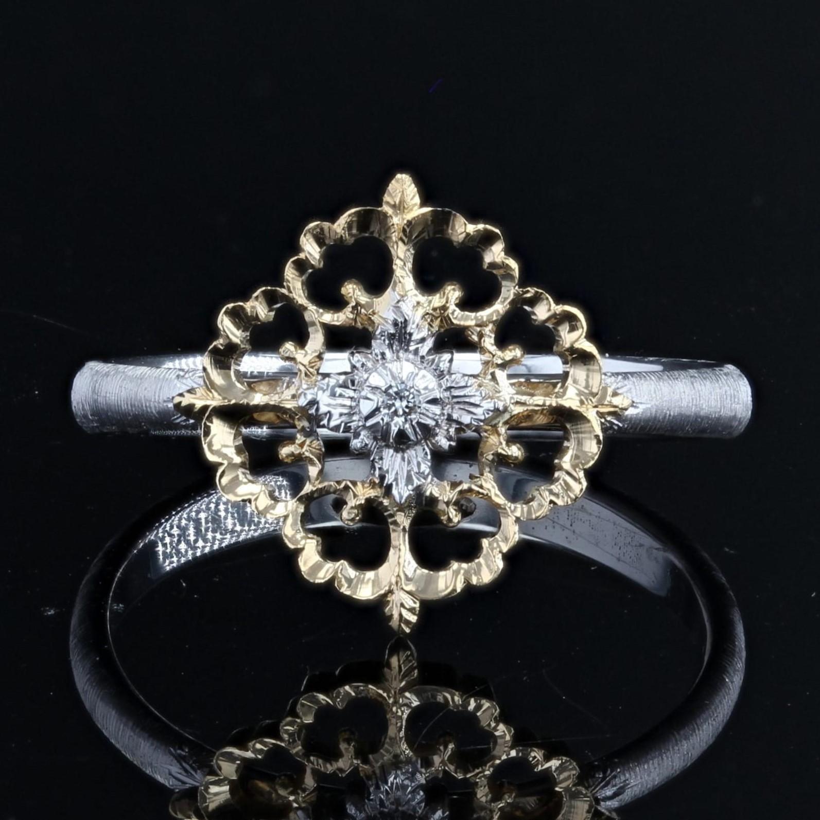 Moderne Petit modèle de bague arabesque moderne en or jaune et blanc 18 carats avec diamants en vente