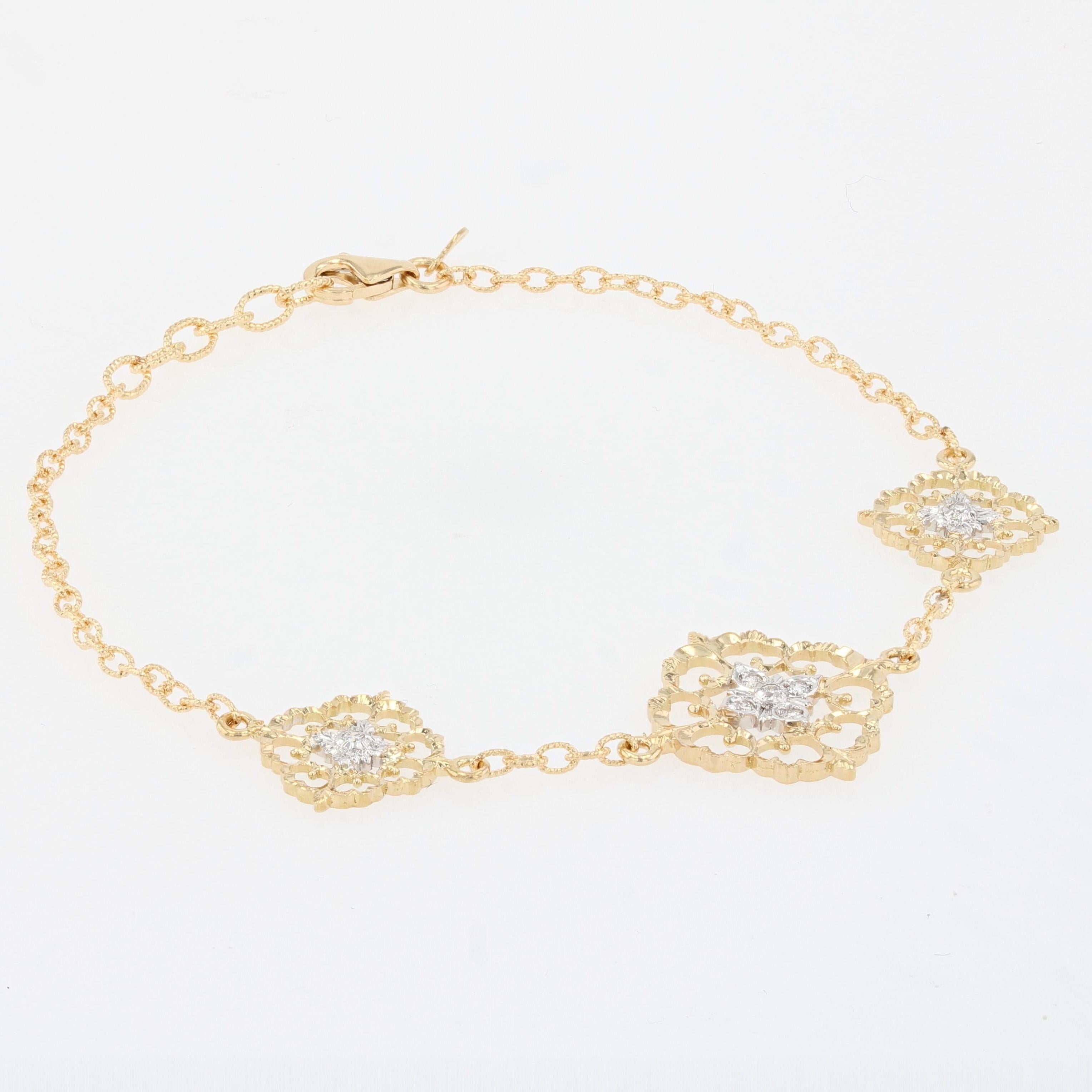 Bracelet arabesque moderne en or jaune et blanc 18 carats avec diamants en vente 3